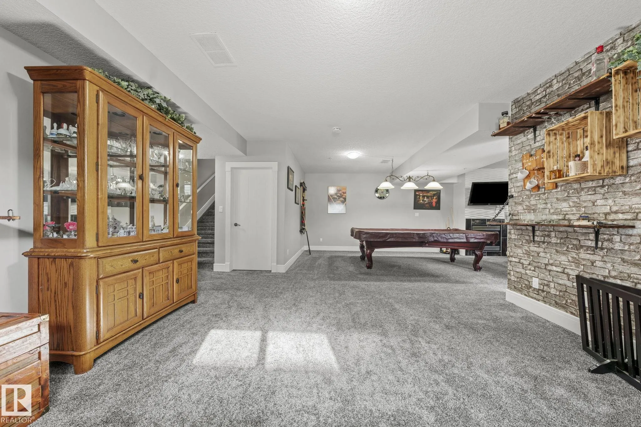 33 COTTONWOOD Crescent