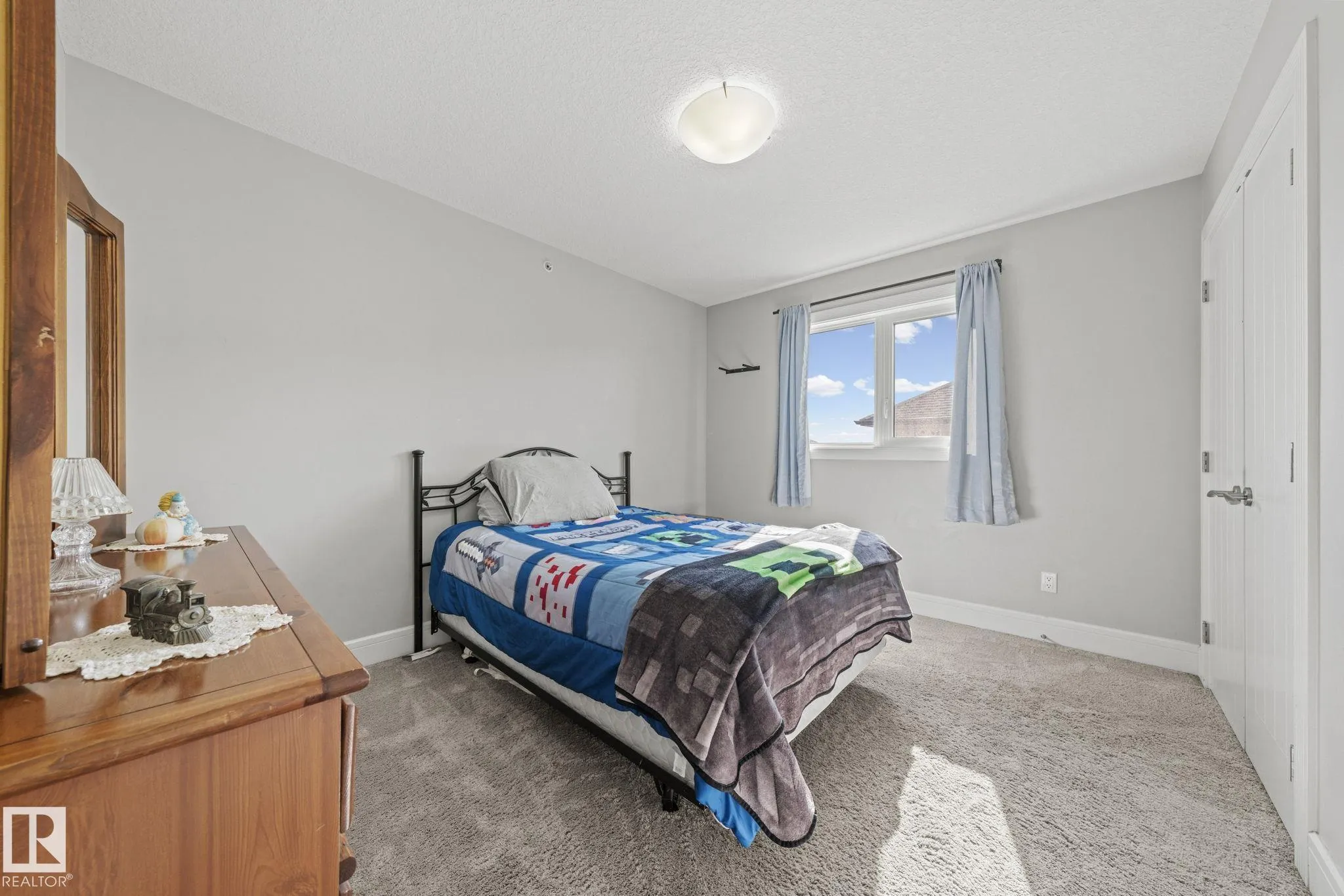 33 COTTONWOOD Crescent