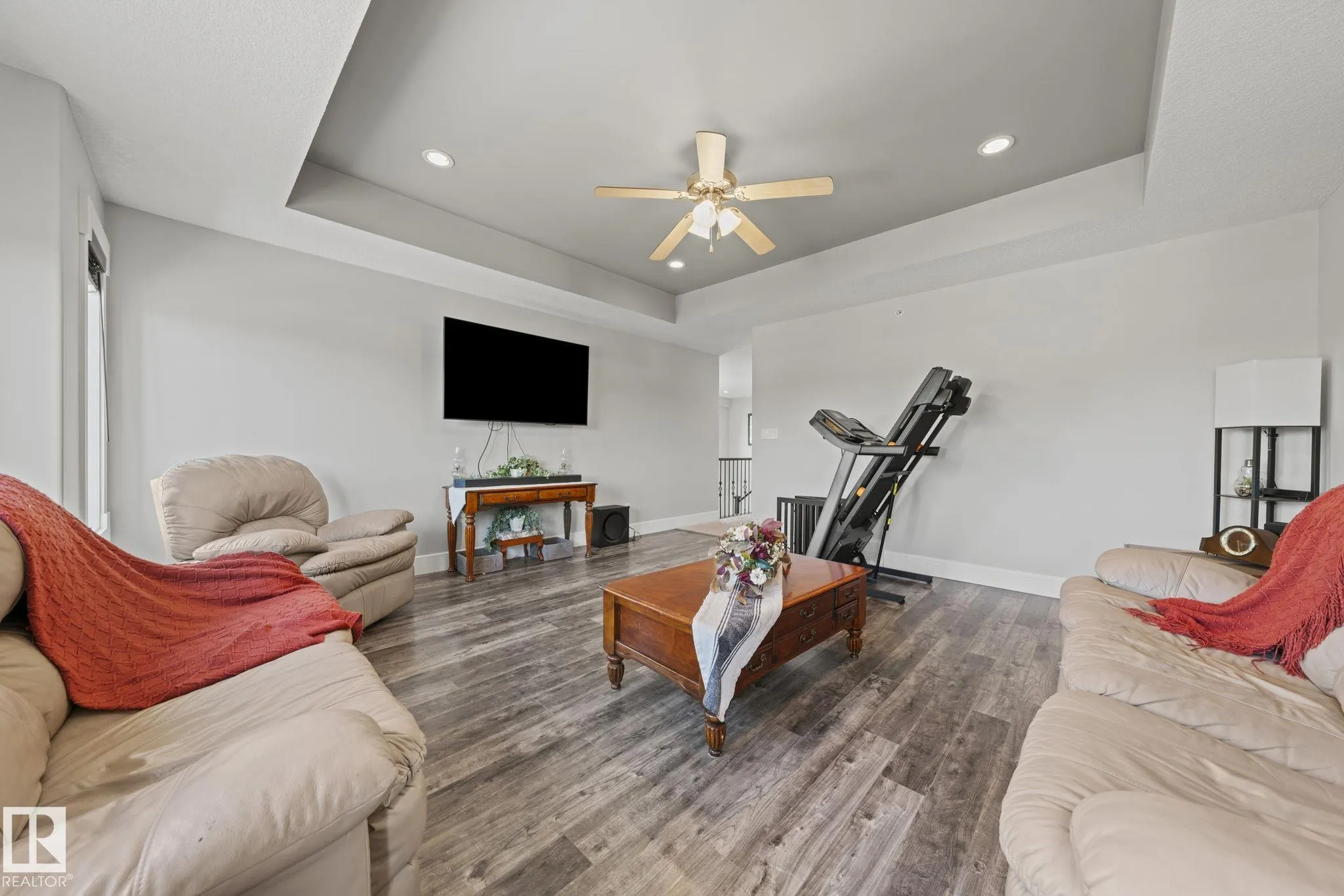 33 COTTONWOOD Crescent