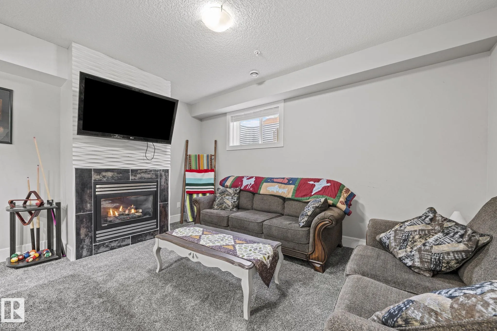 33 COTTONWOOD Crescent