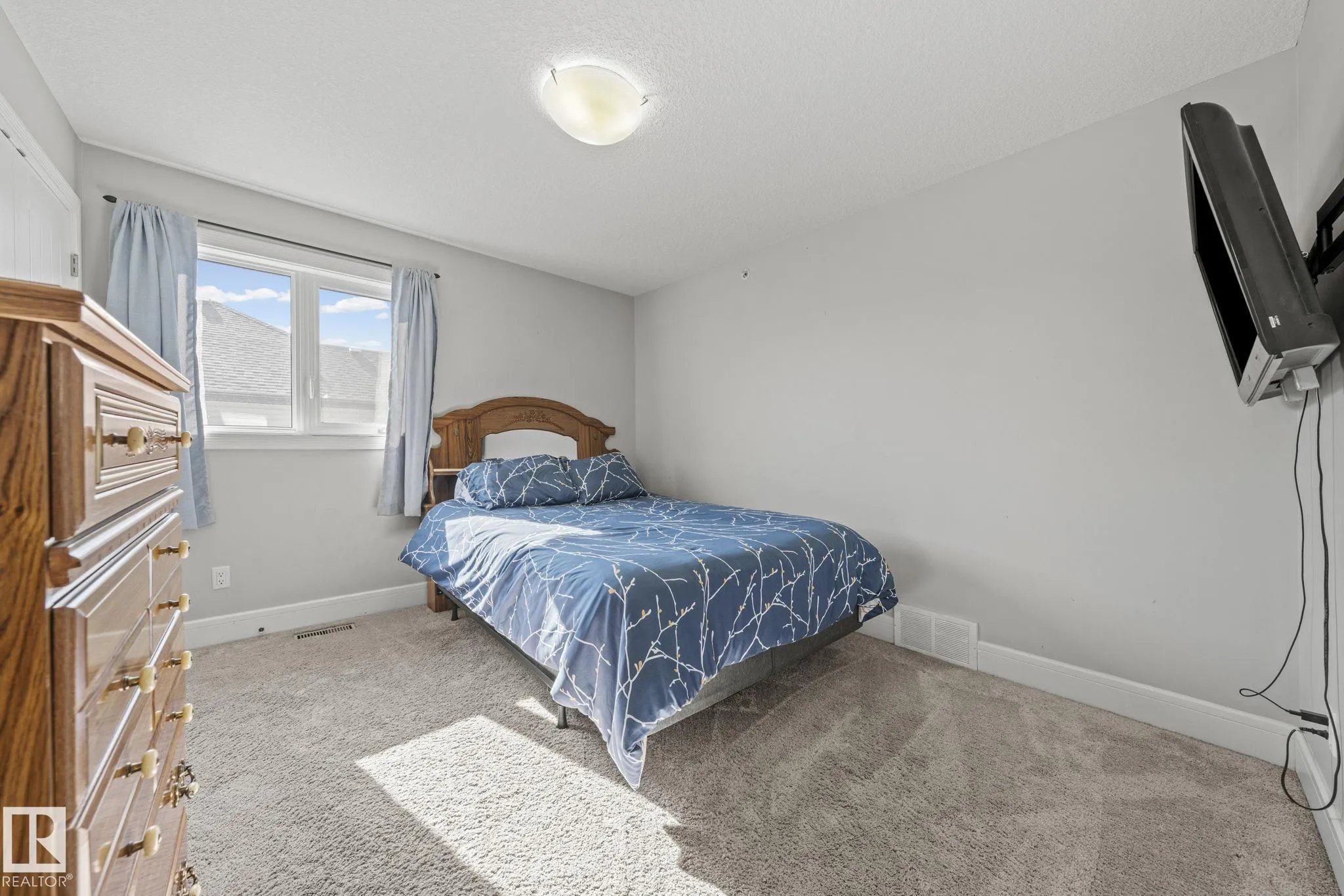 33 COTTONWOOD Crescent