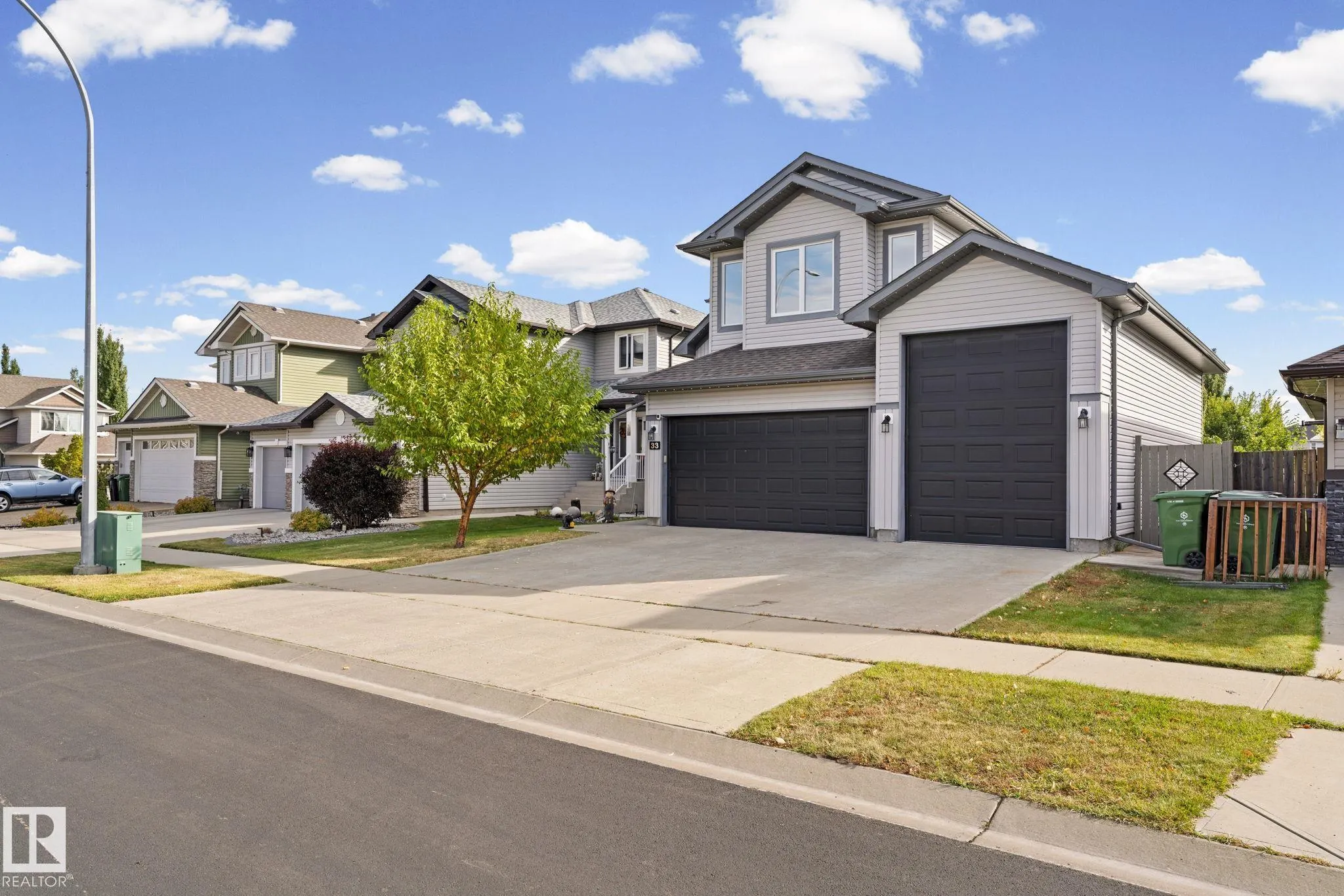 33 COTTONWOOD Crescent