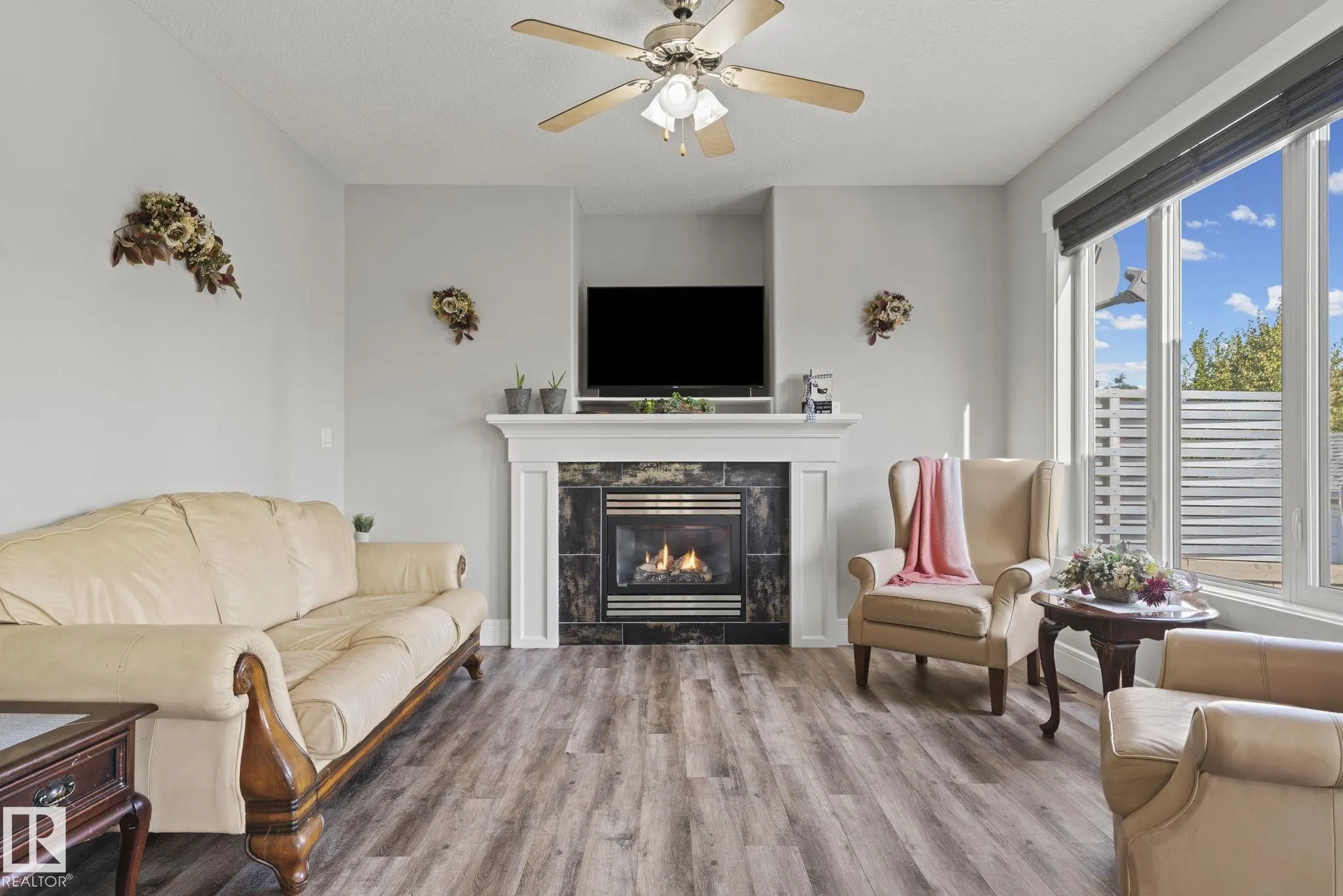 33 COTTONWOOD Crescent