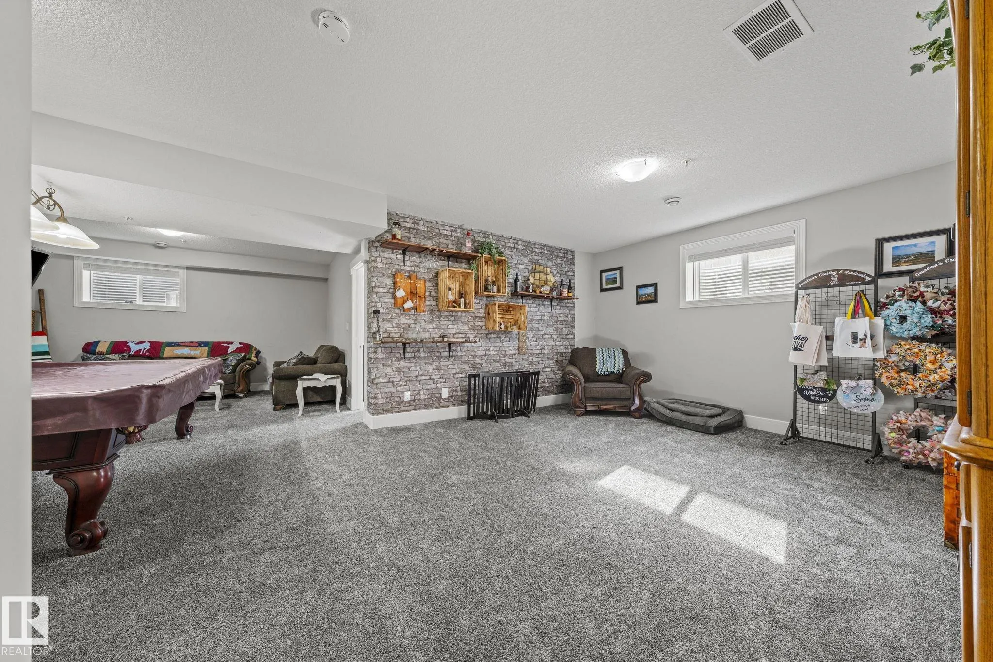 33 COTTONWOOD Crescent