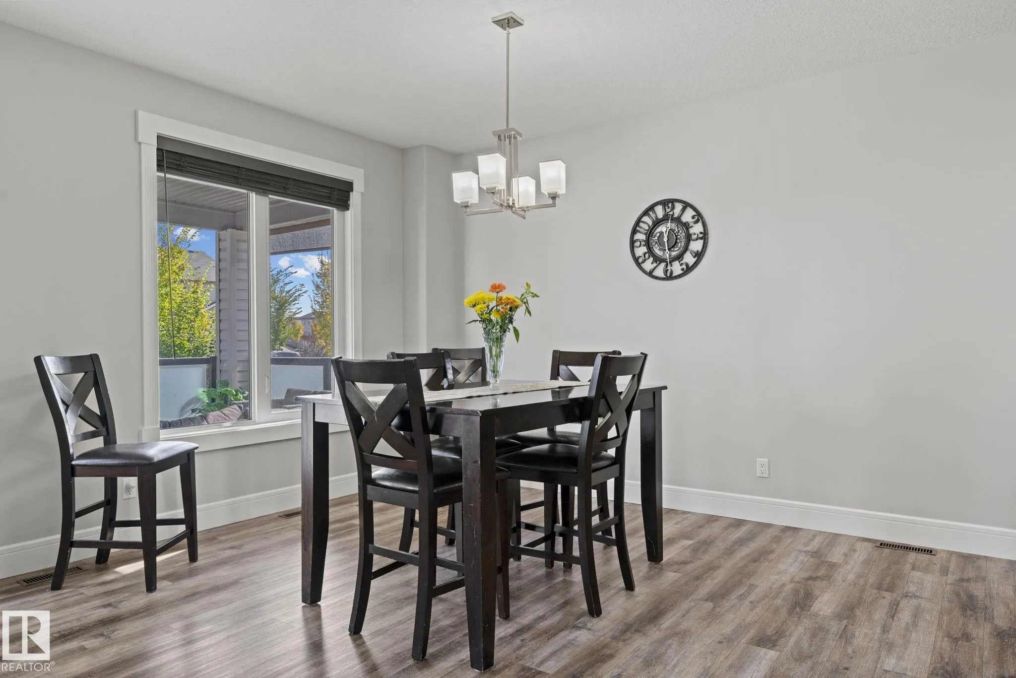 33 COTTONWOOD Crescent