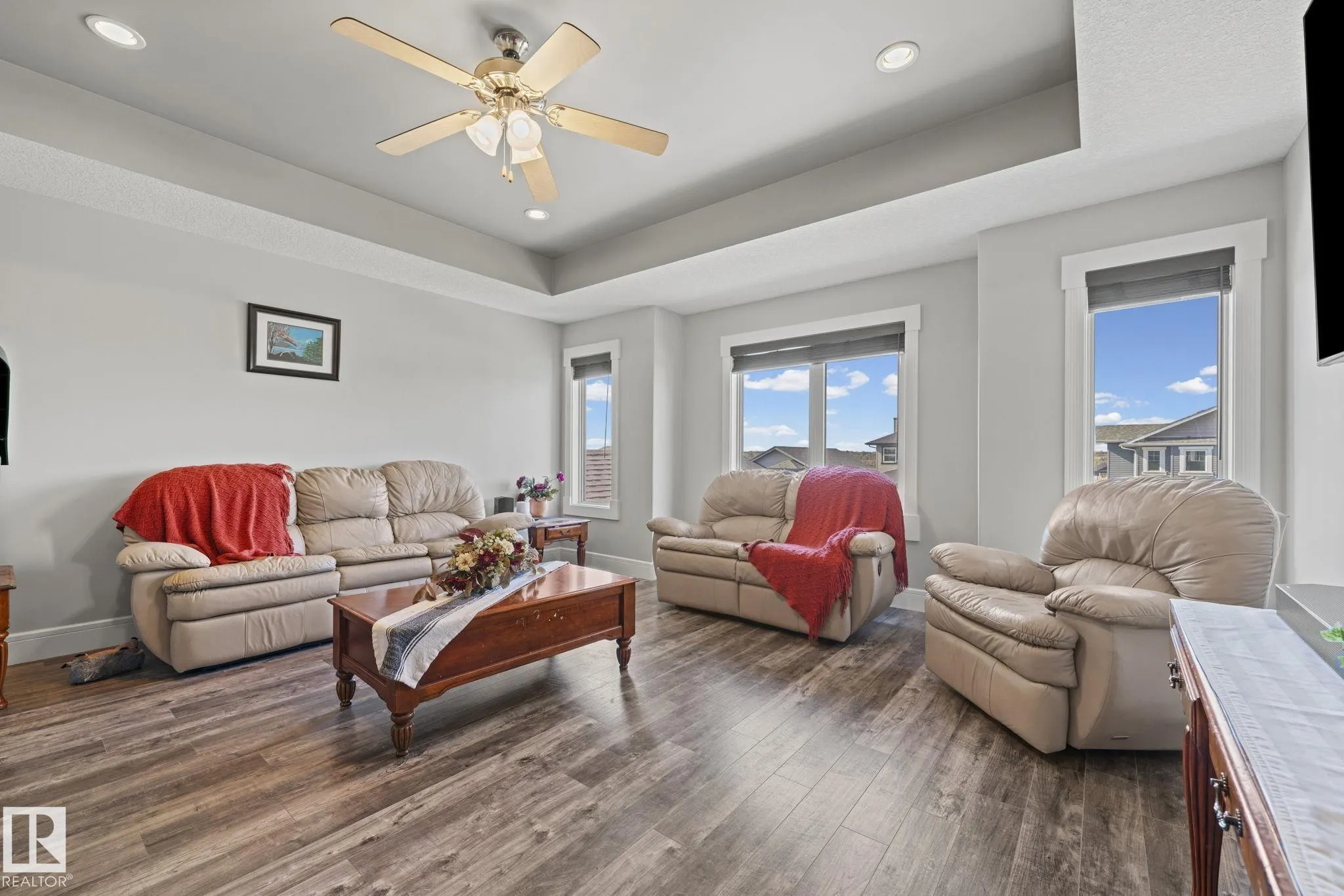 33 COTTONWOOD Crescent