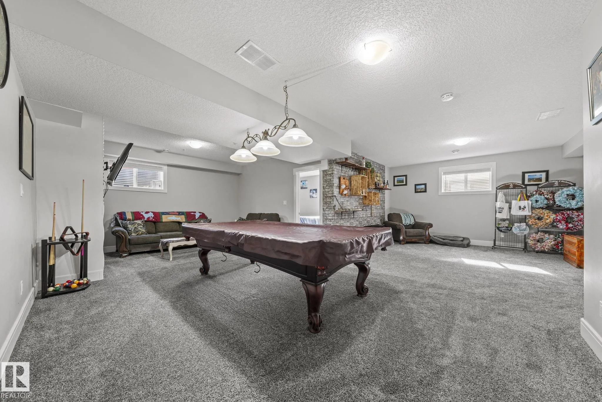 33 COTTONWOOD Crescent