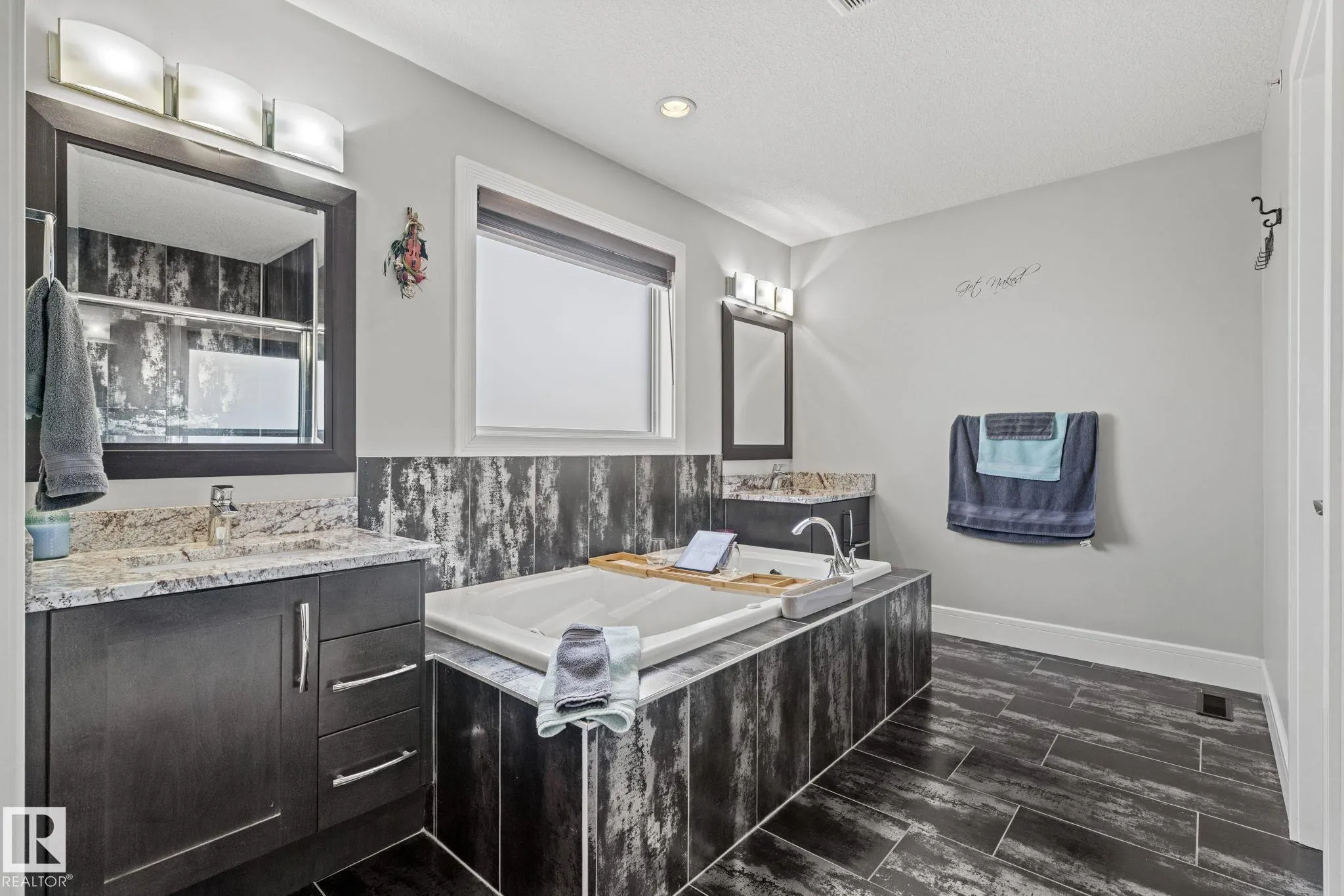 33 COTTONWOOD Crescent