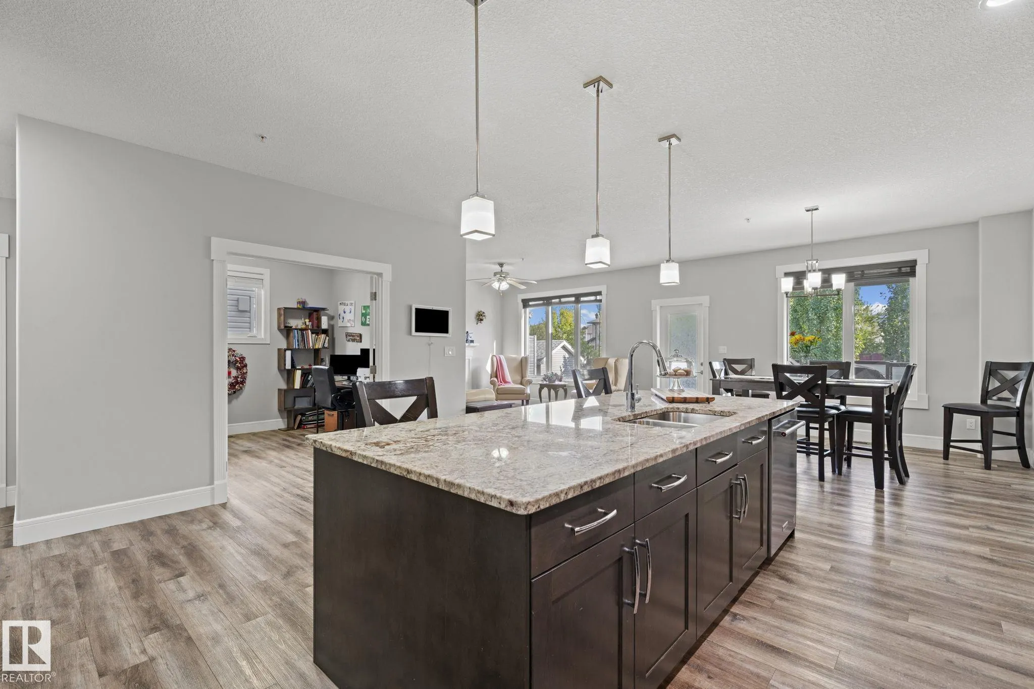33 COTTONWOOD Crescent