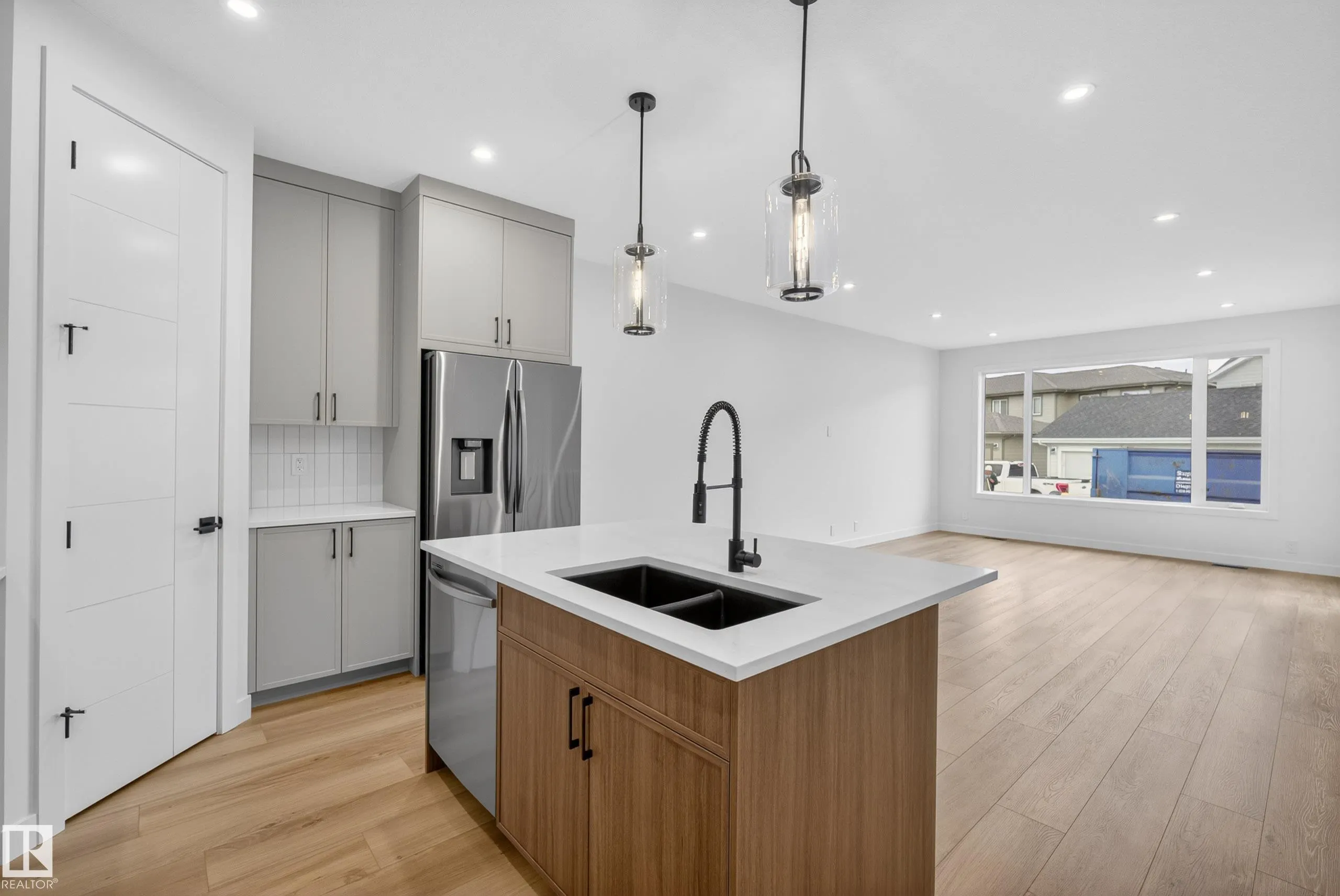 99 NEWBURY Circle