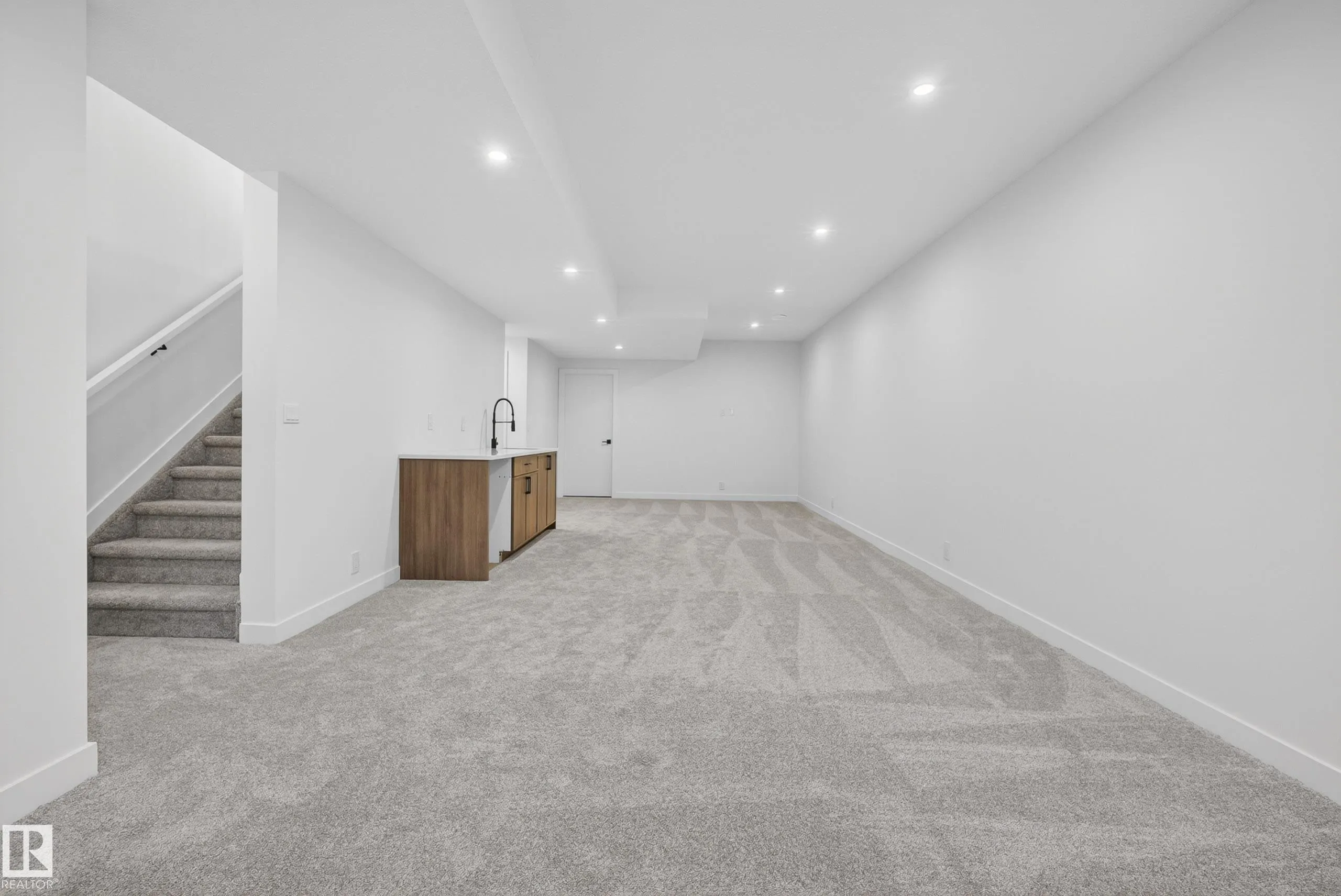 99 NEWBURY Circle