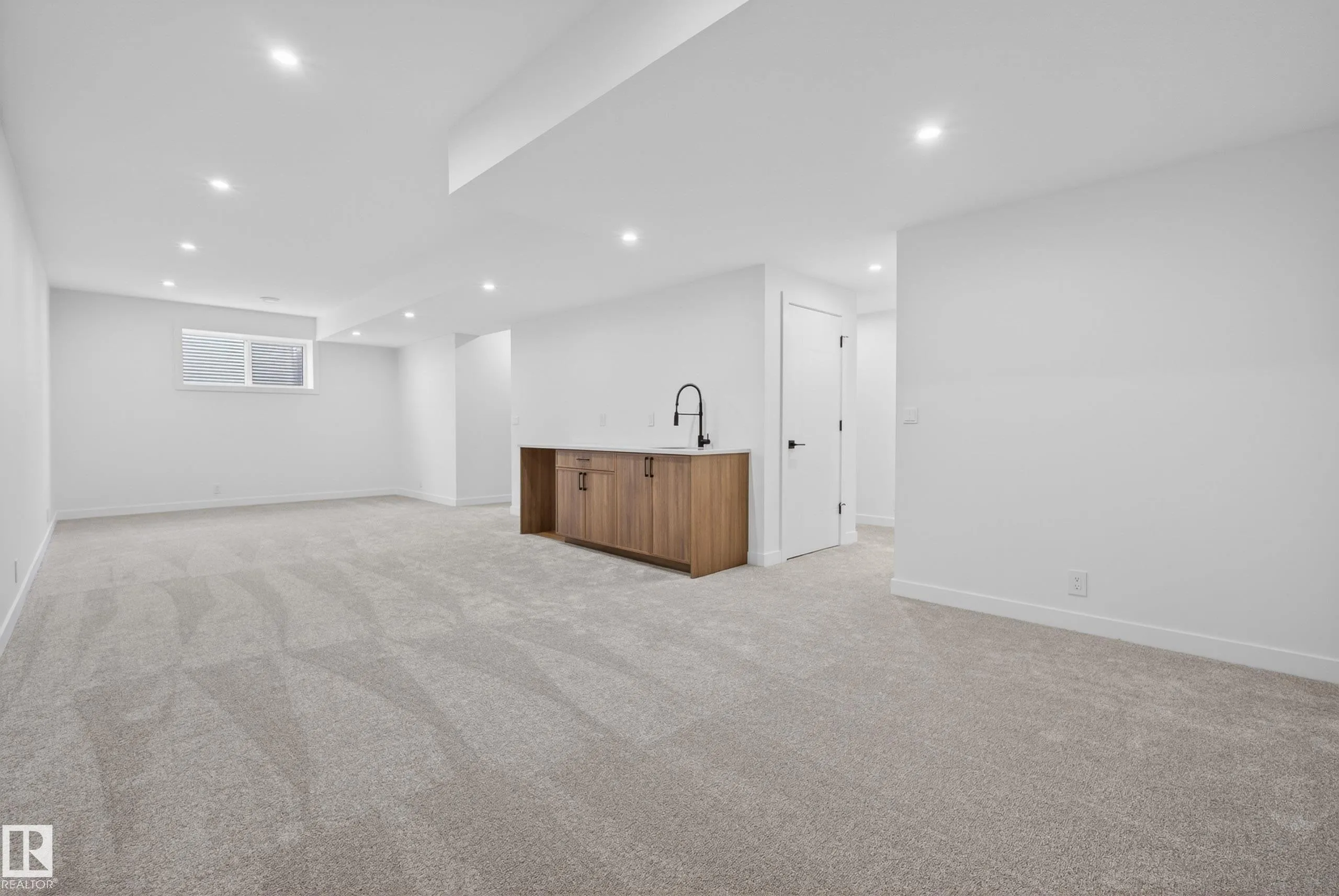 99 NEWBURY Circle