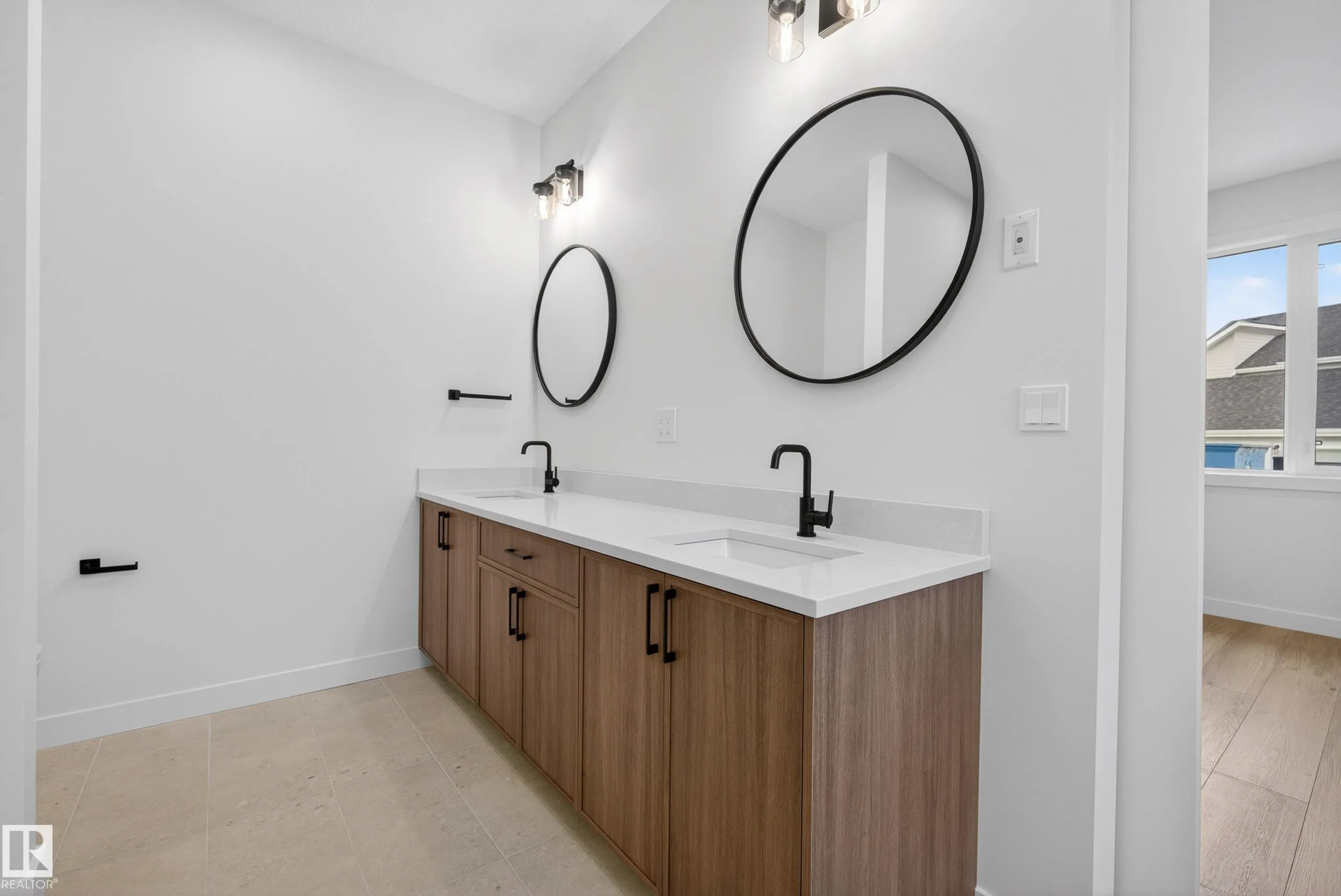 99 NEWBURY Circle