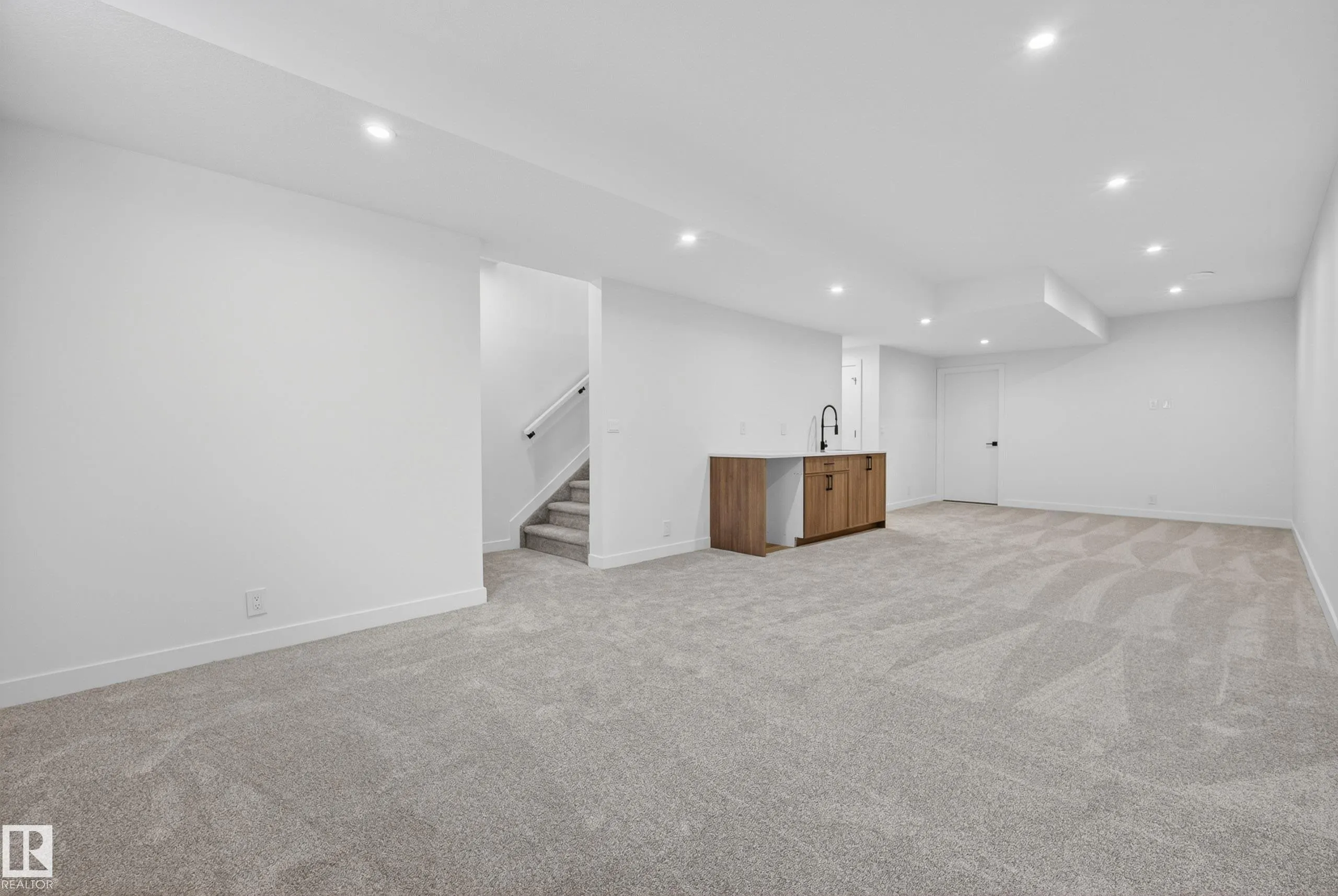 99 NEWBURY Circle