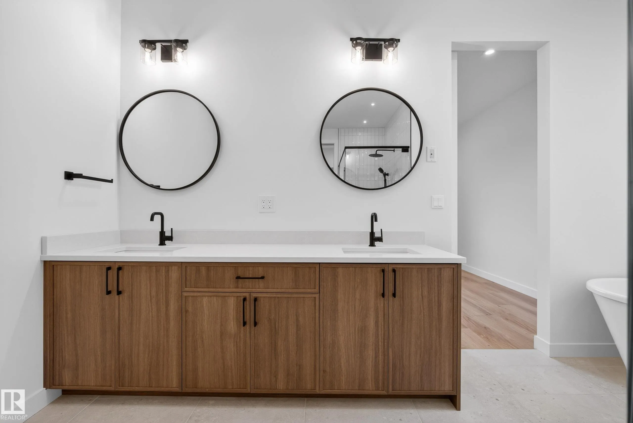 99 NEWBURY Circle