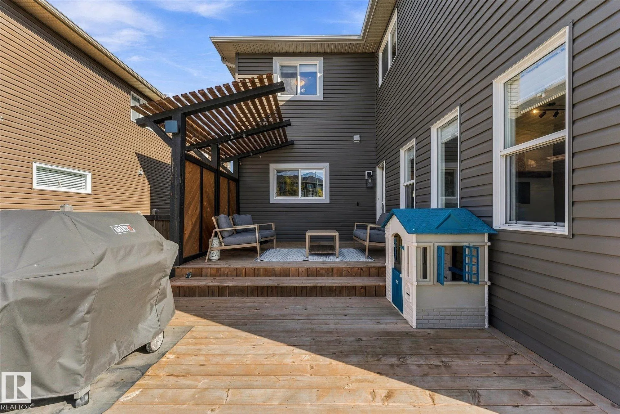 18 ALTADENA Point(e)