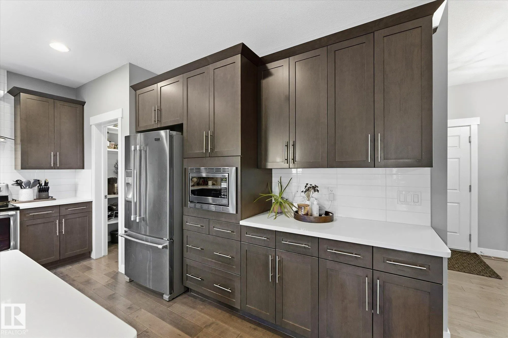 18 ALTADENA Point(e)