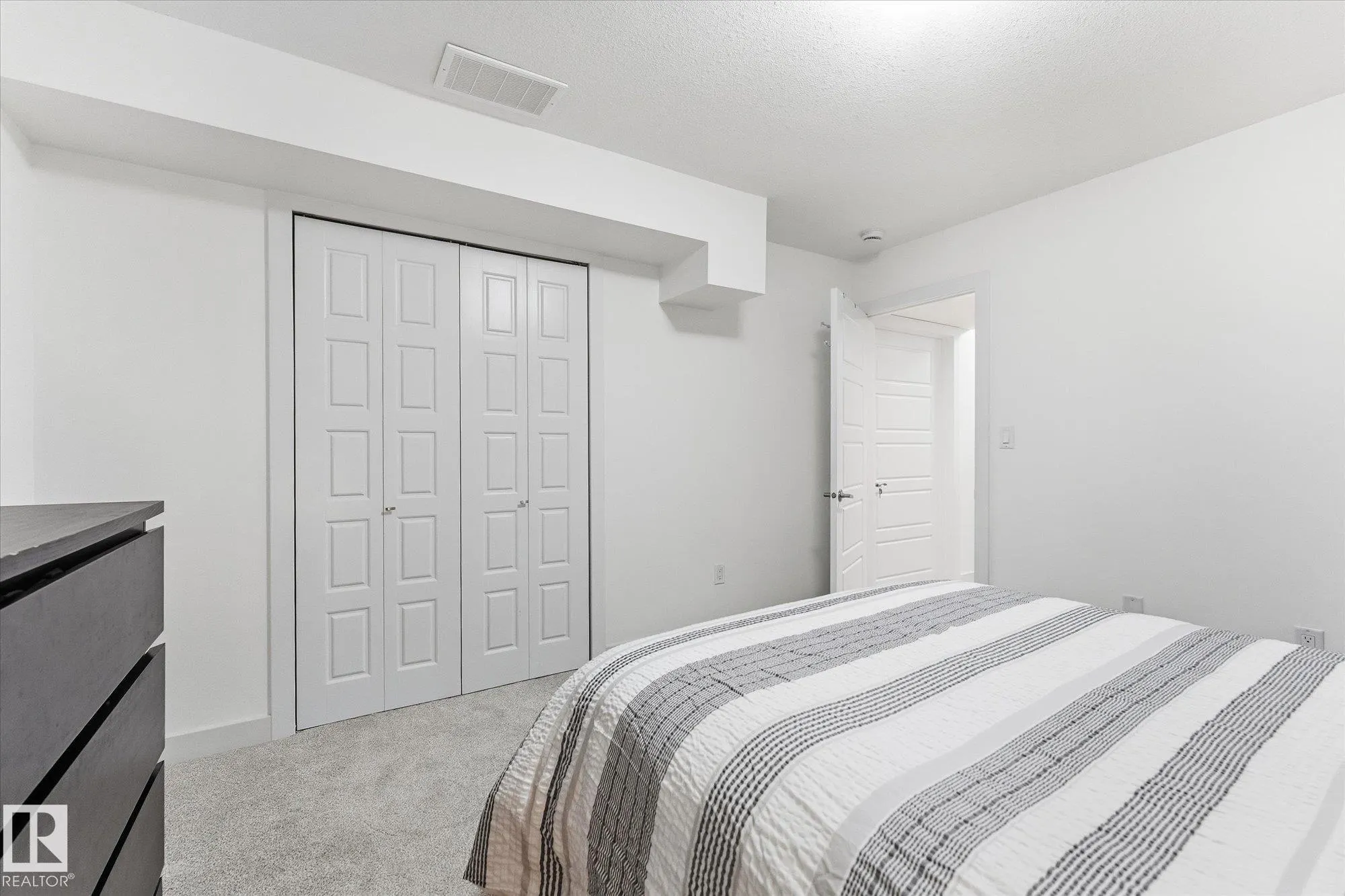 18 ALTADENA Point(e)