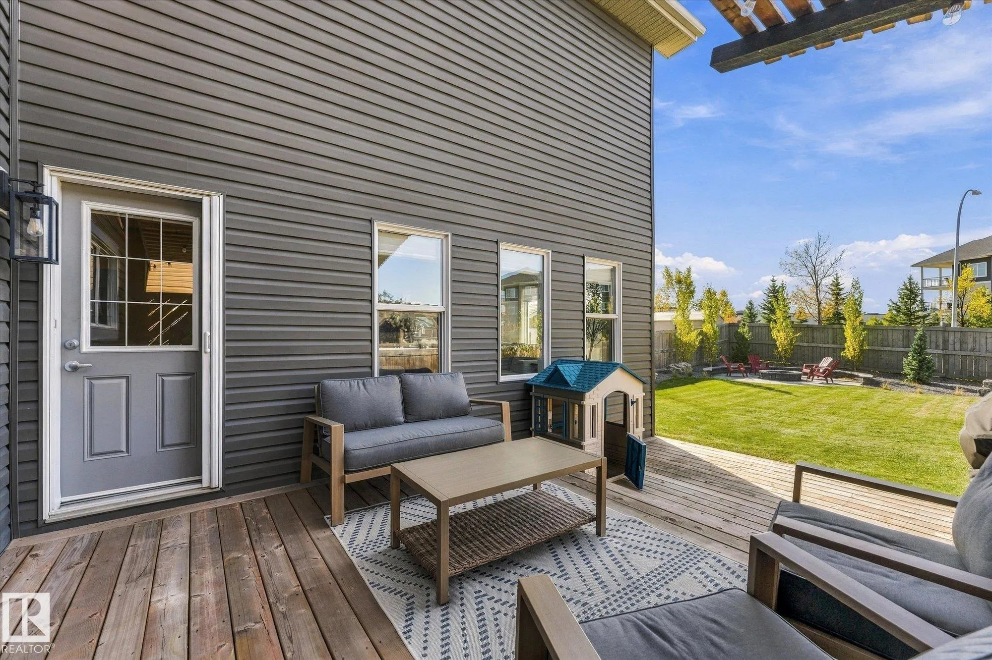 18 ALTADENA Point(e)