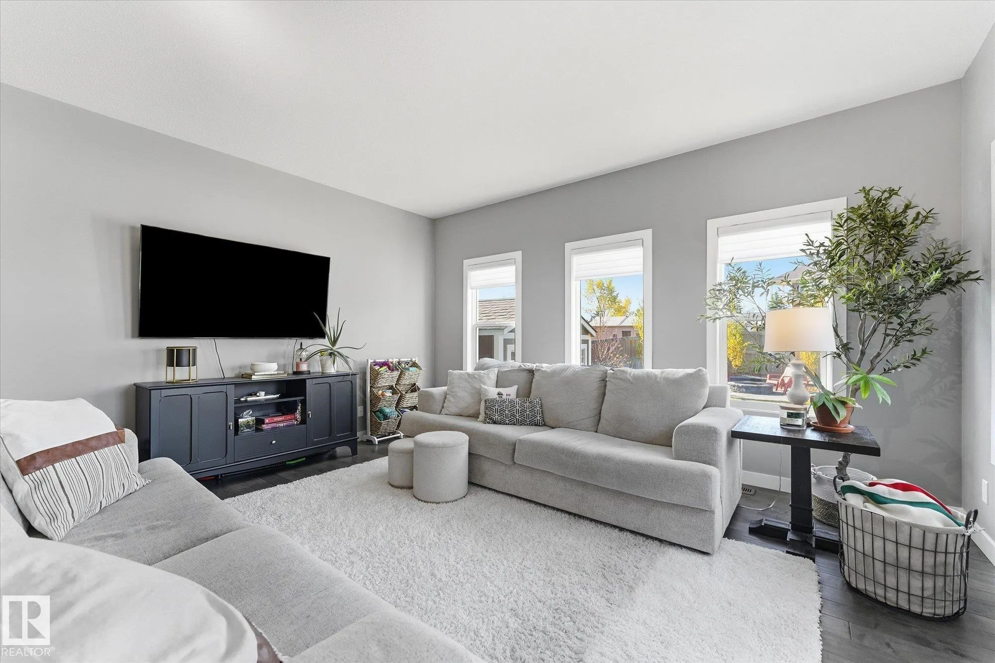 18 ALTADENA Point(e)