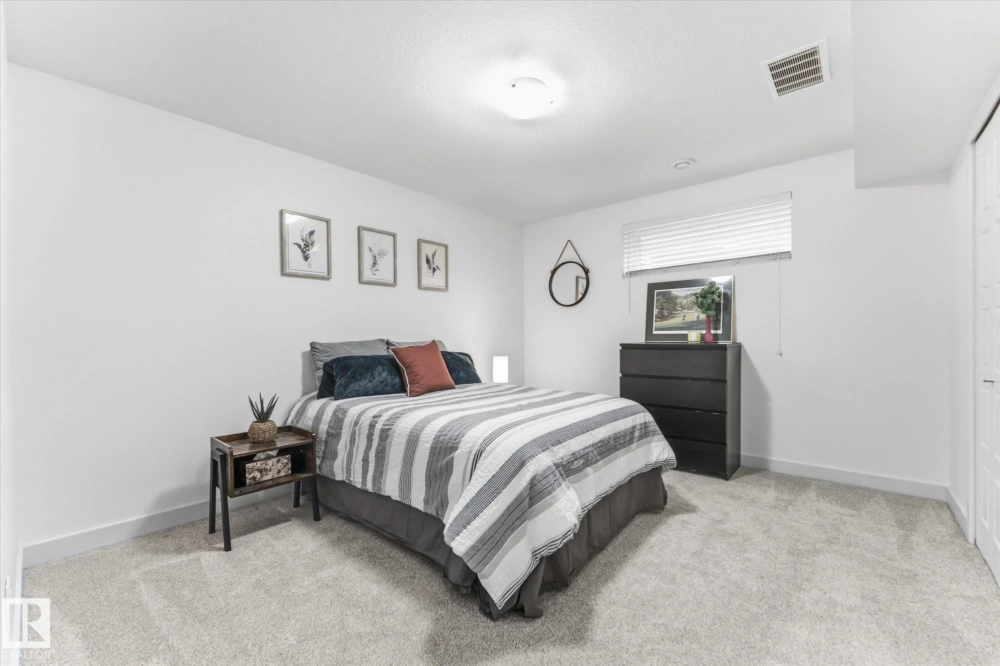18 ALTADENA Point(e)