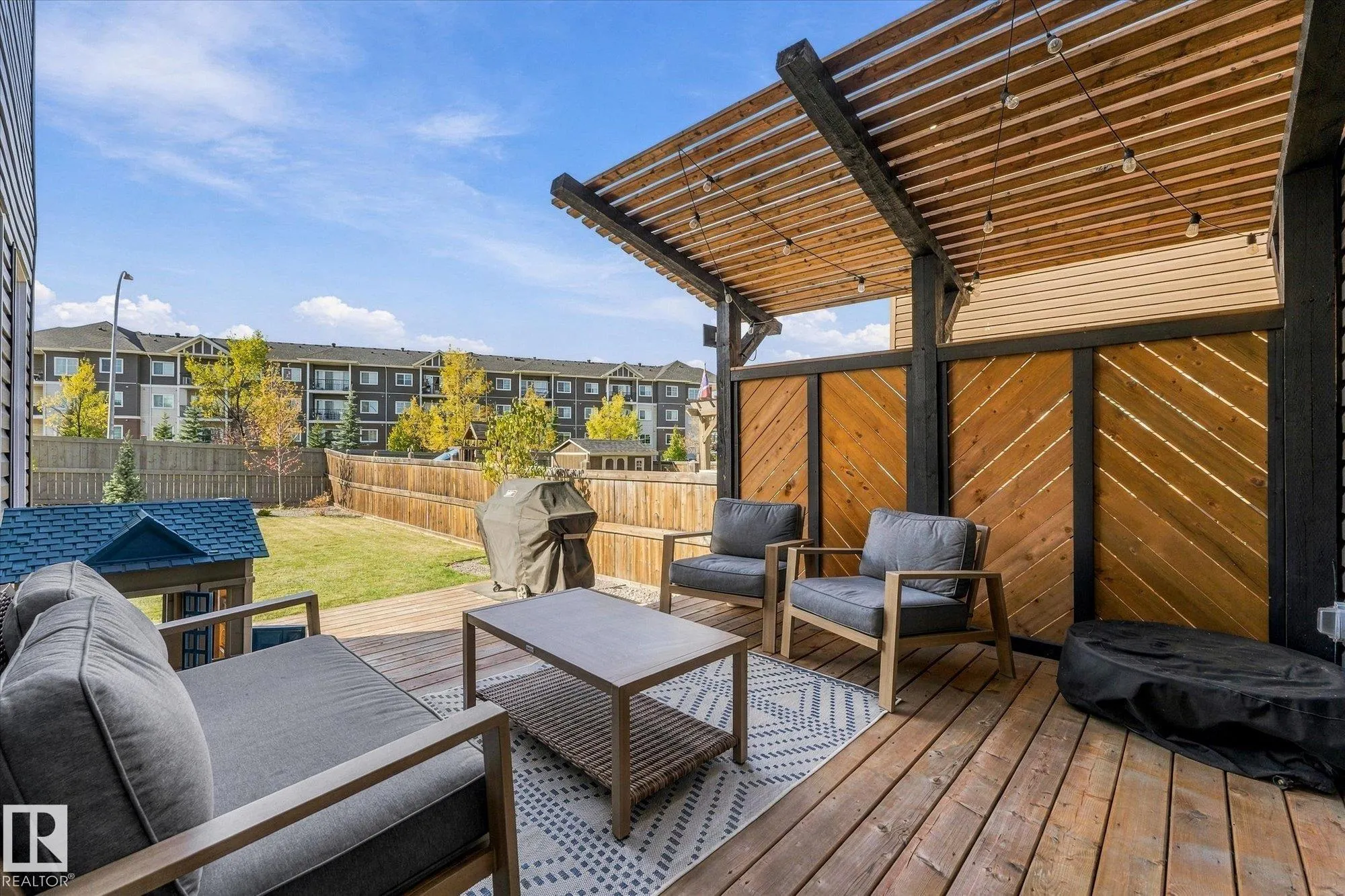 18 ALTADENA Point(e)