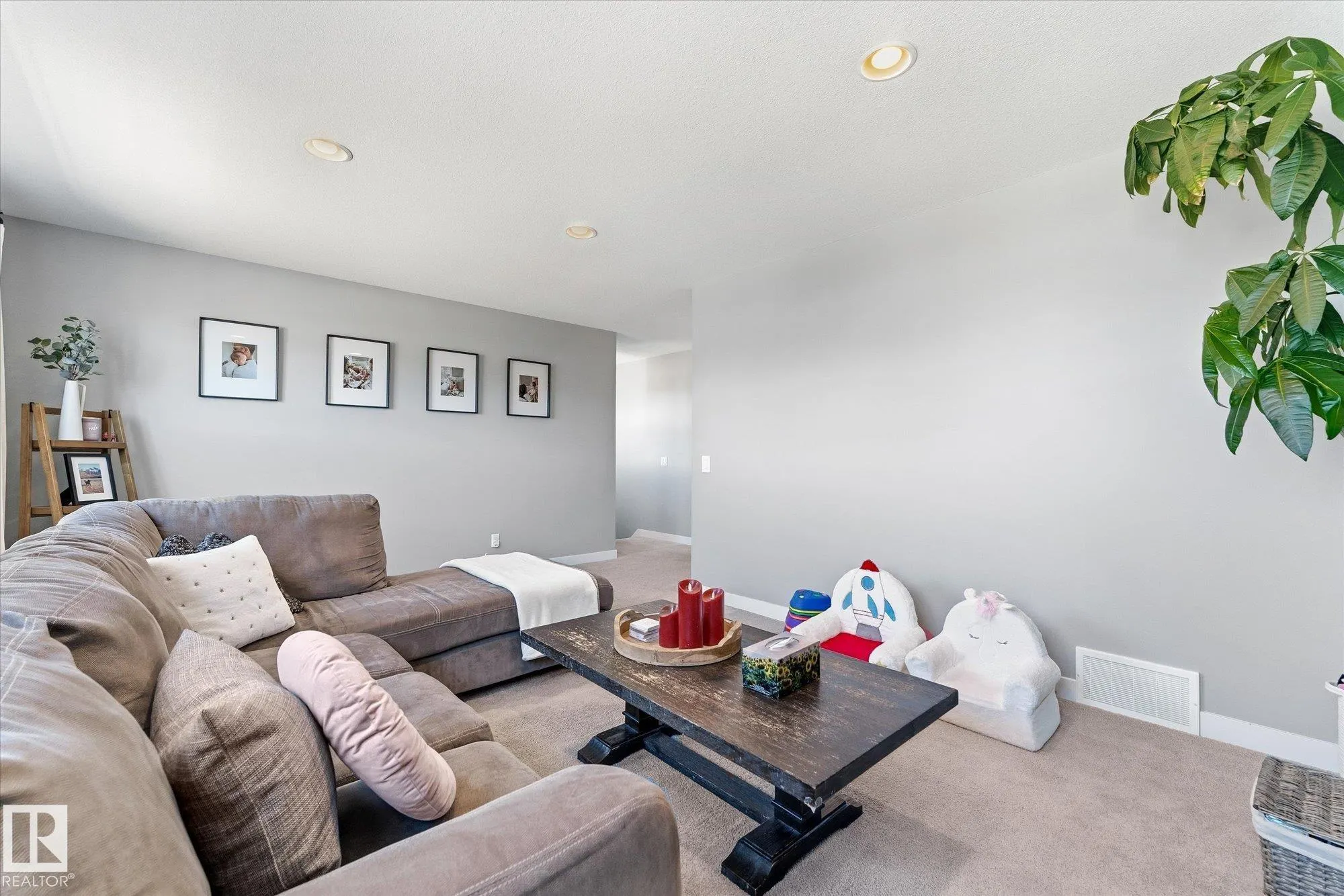 18 ALTADENA Point(e)