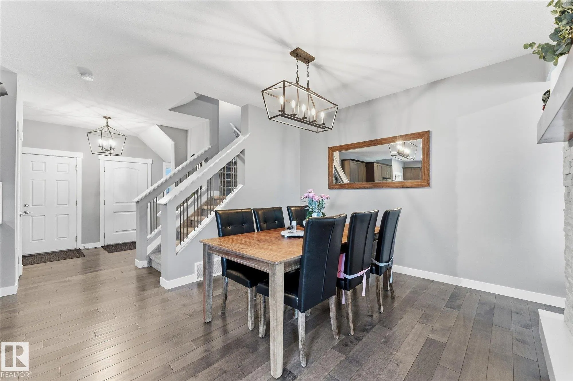 18 ALTADENA Point(e)