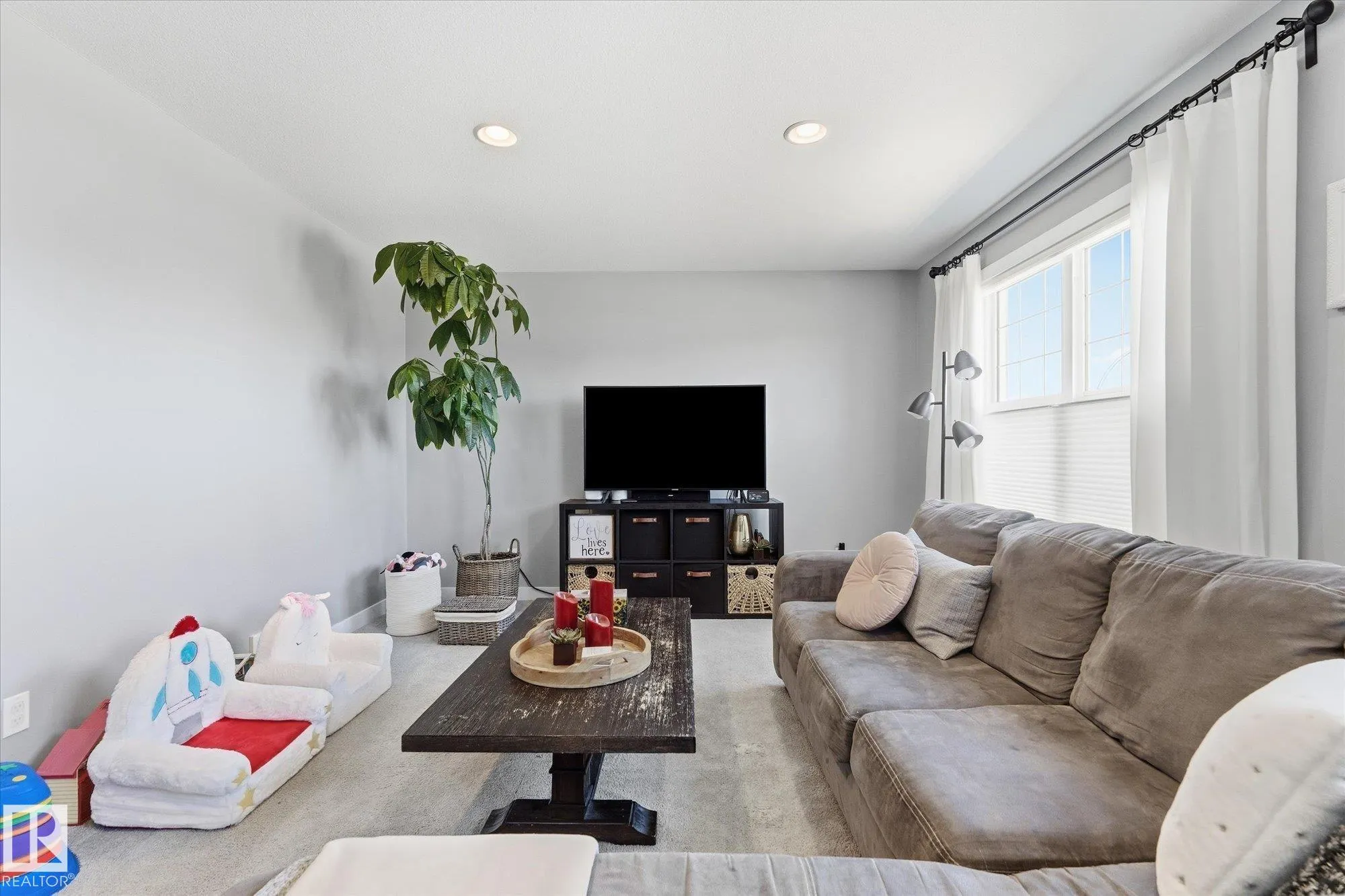 18 ALTADENA Point(e)