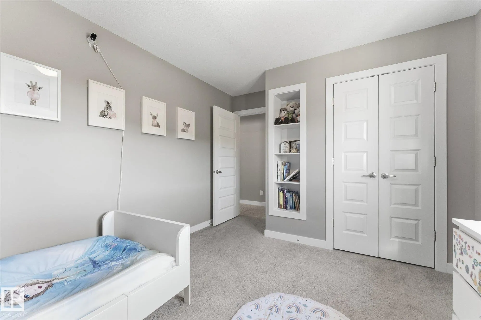 18 ALTADENA Point(e)