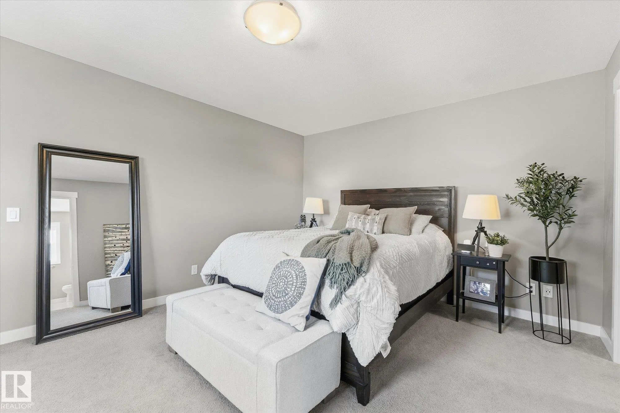 18 ALTADENA Point(e)