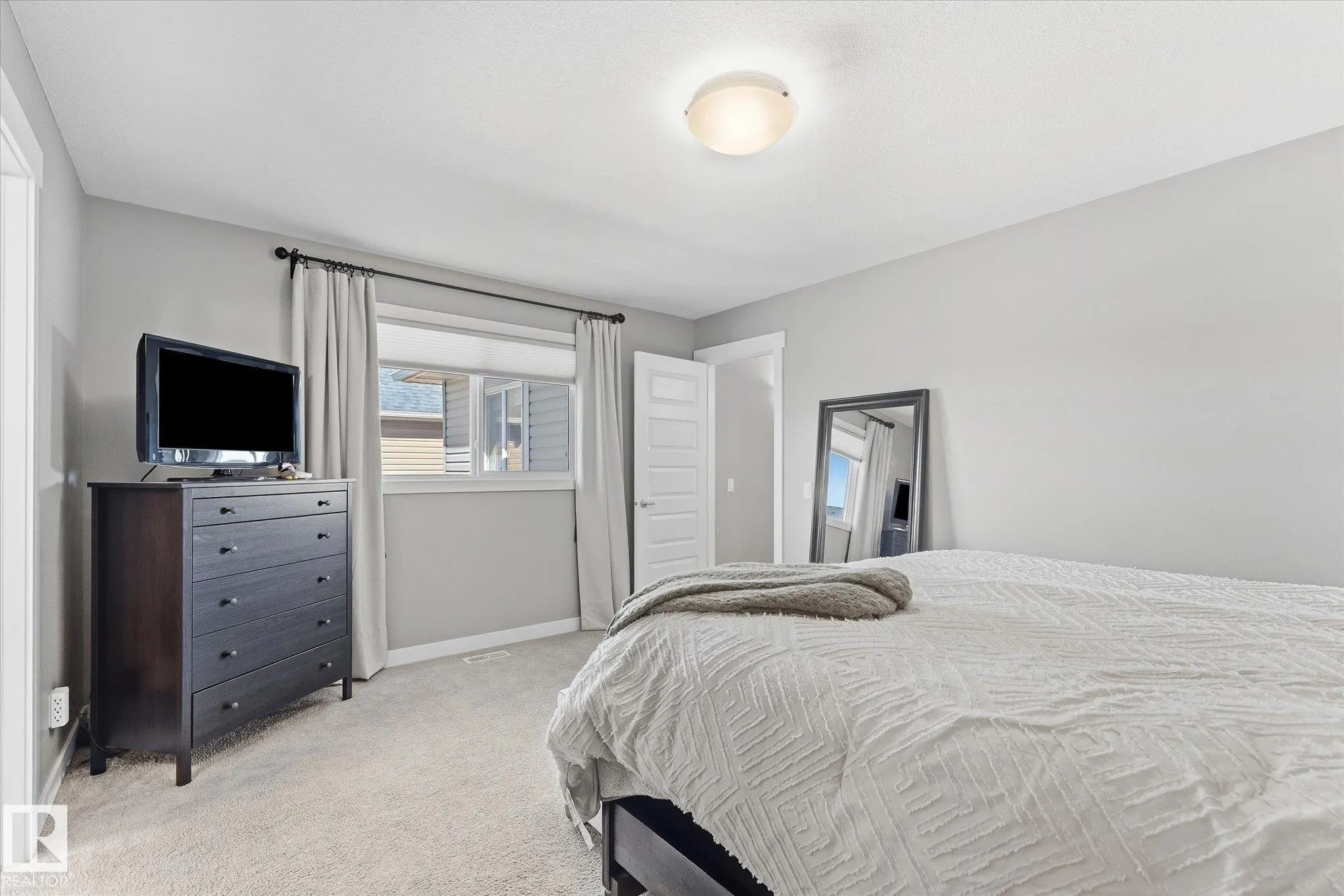 18 ALTADENA Point(e)