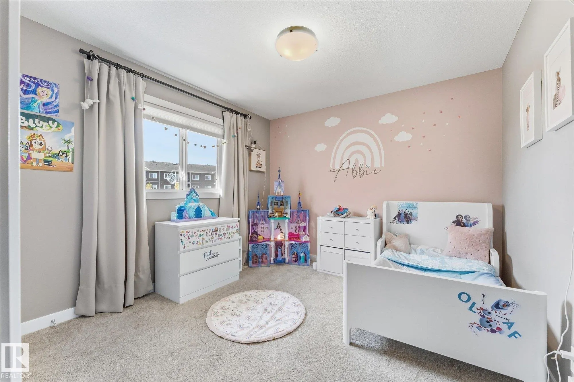 18 ALTADENA Point(e)