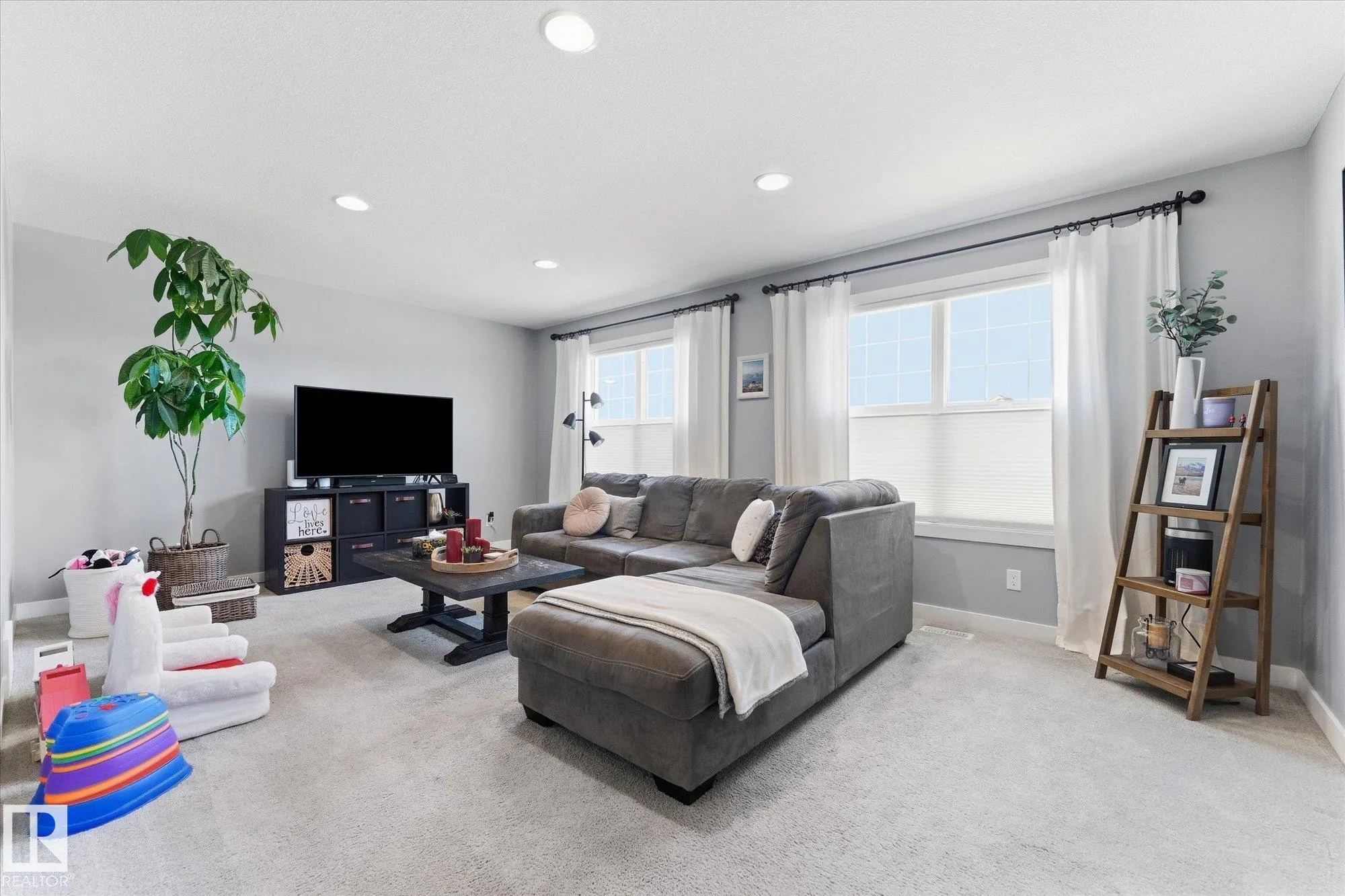 18 ALTADENA Point(e)