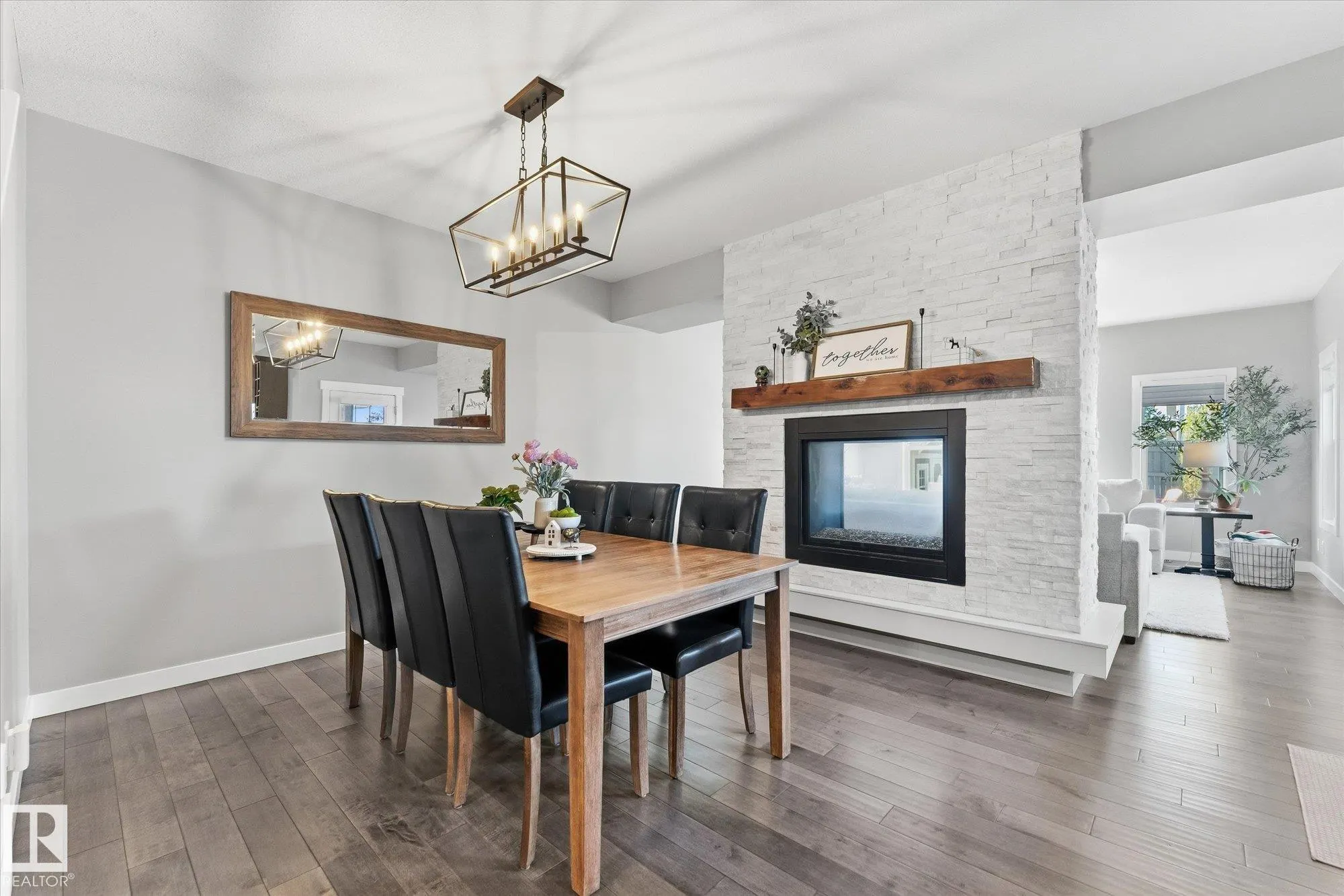 18 ALTADENA Point(e)