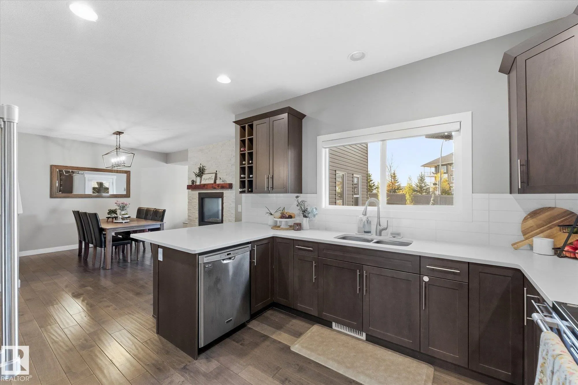 18 ALTADENA Point(e)