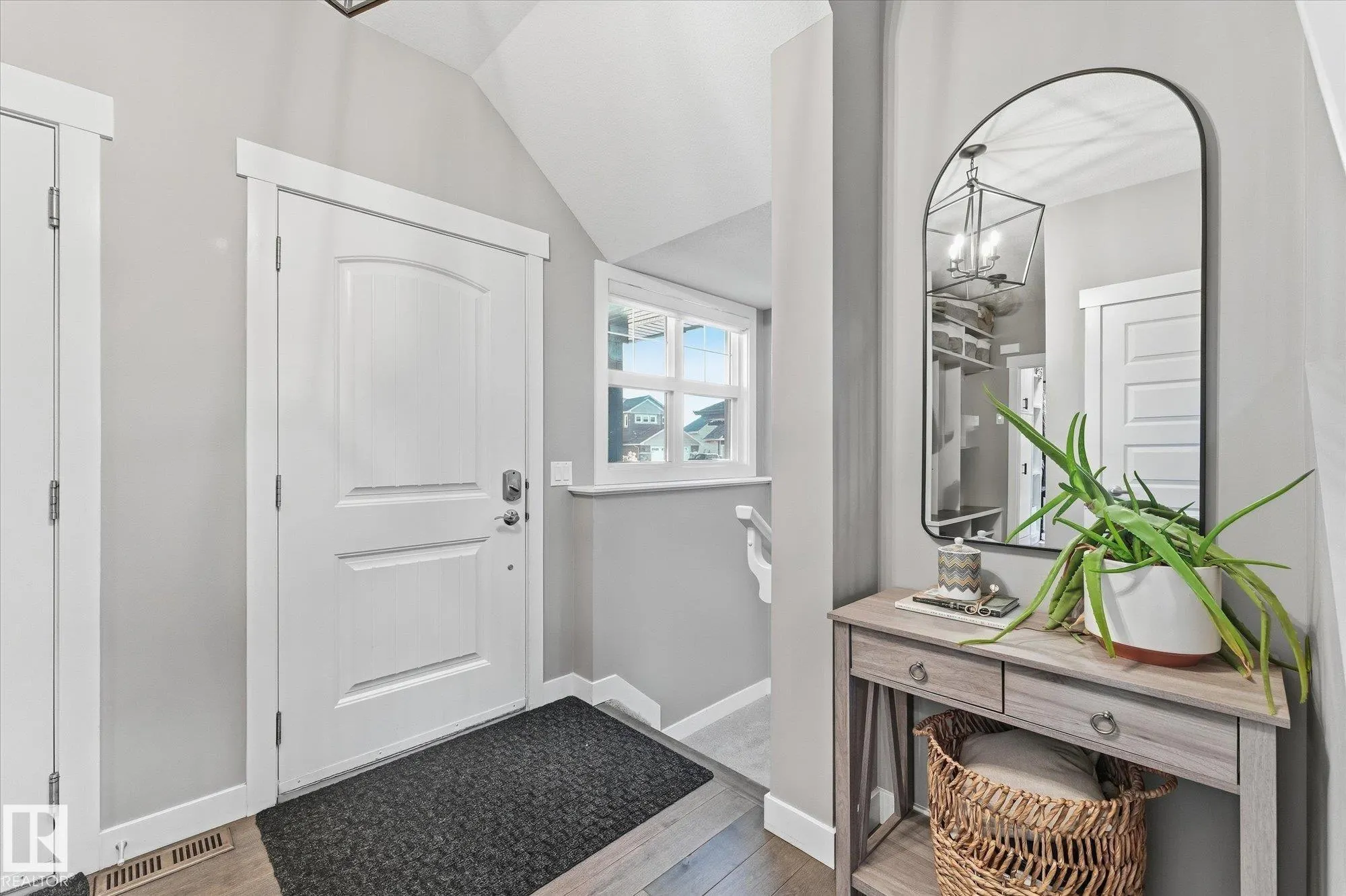 18 ALTADENA Point(e)