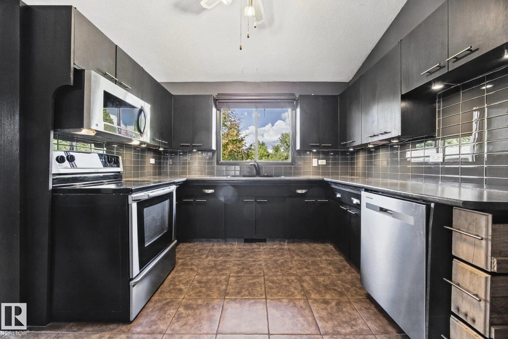 38 RAVEN Drive