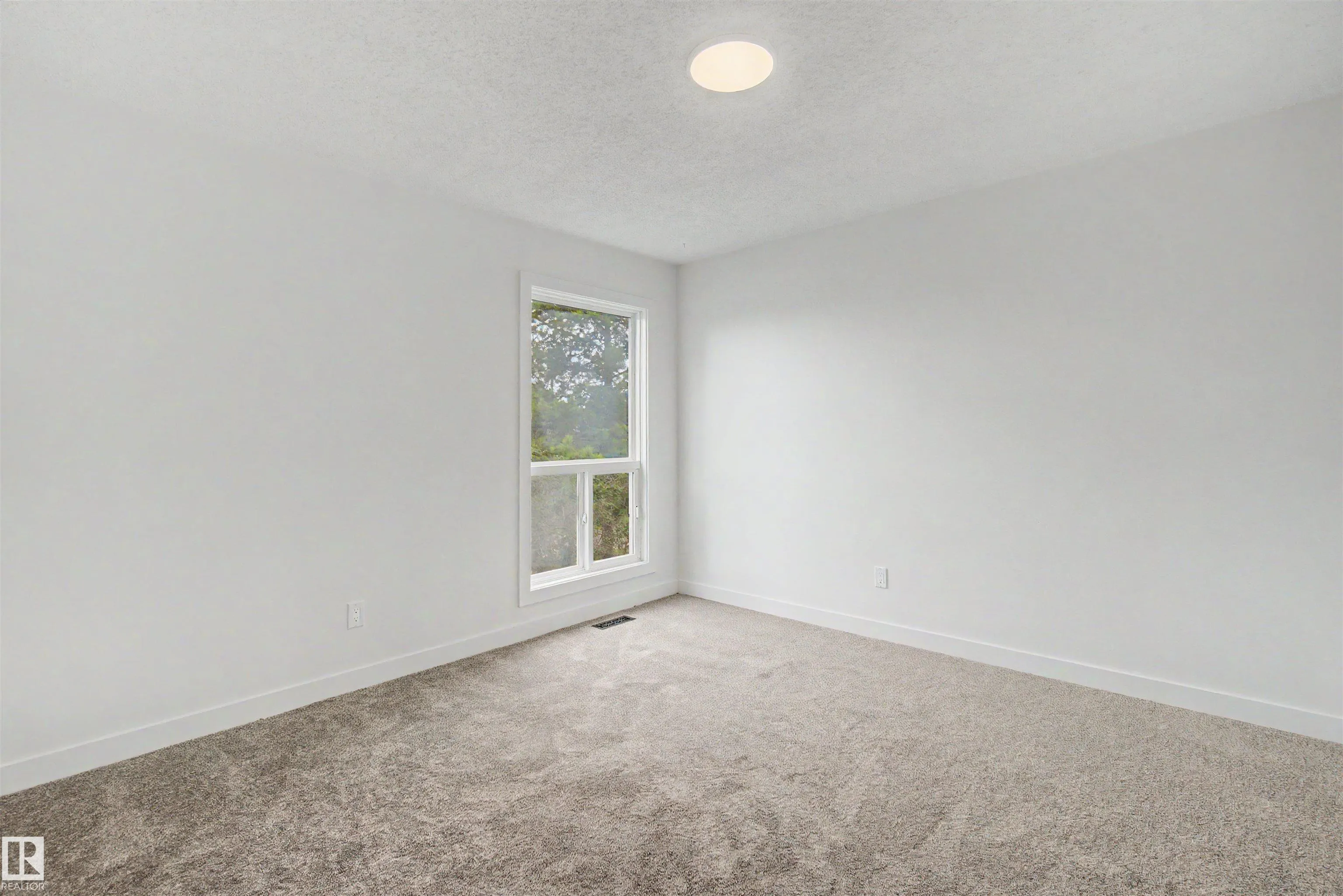215 GRANDIN Village