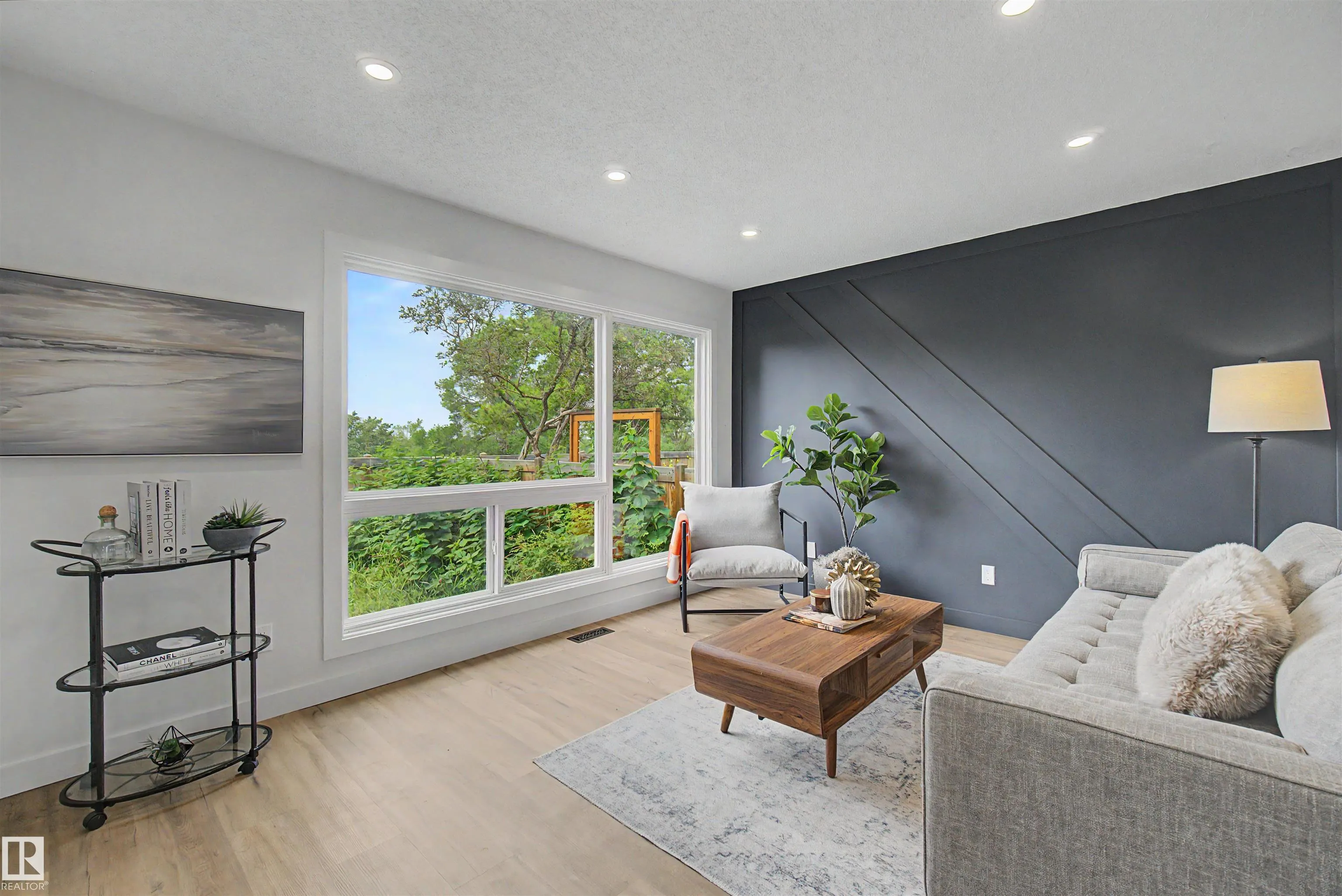 215 GRANDIN Village