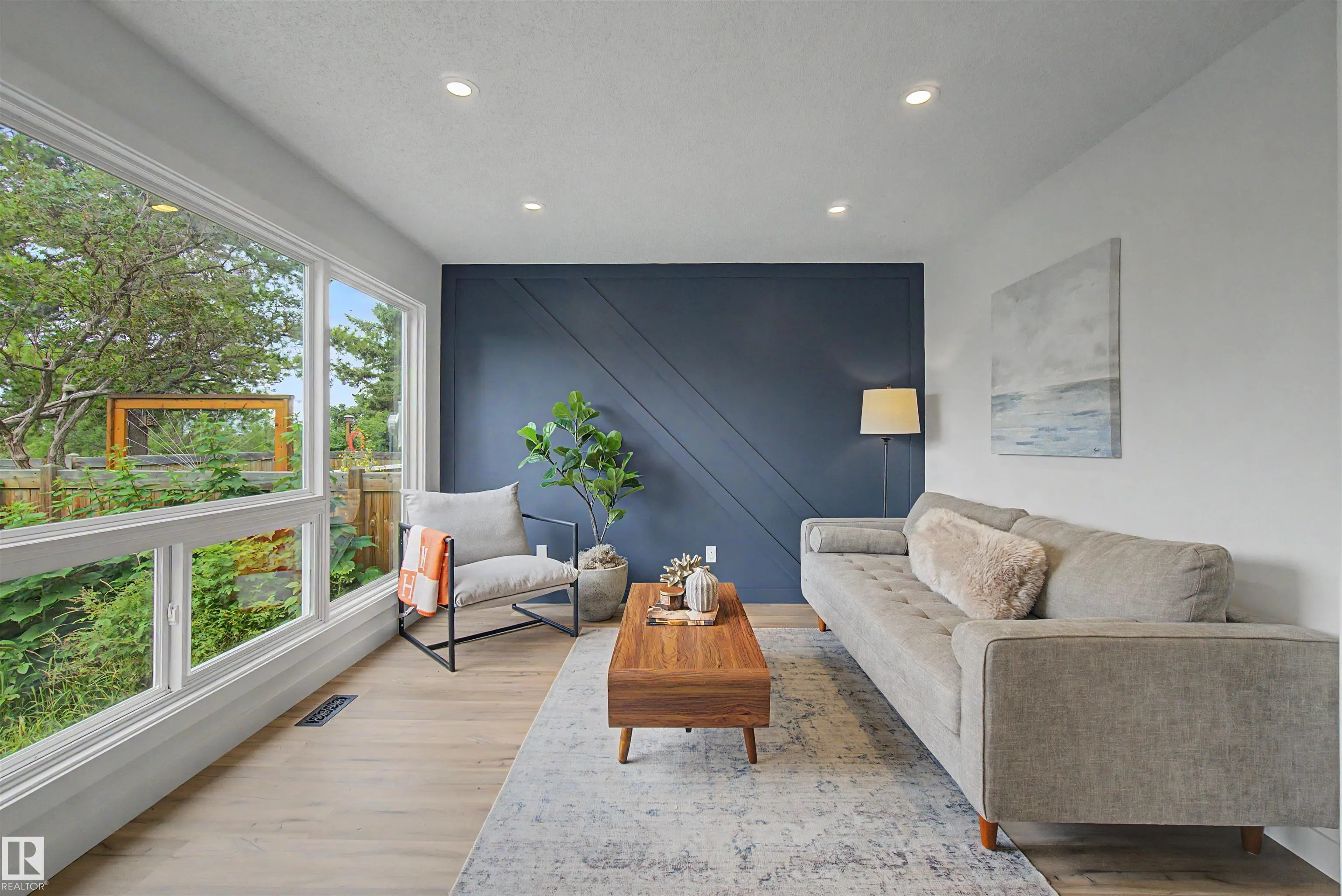 215 GRANDIN Village