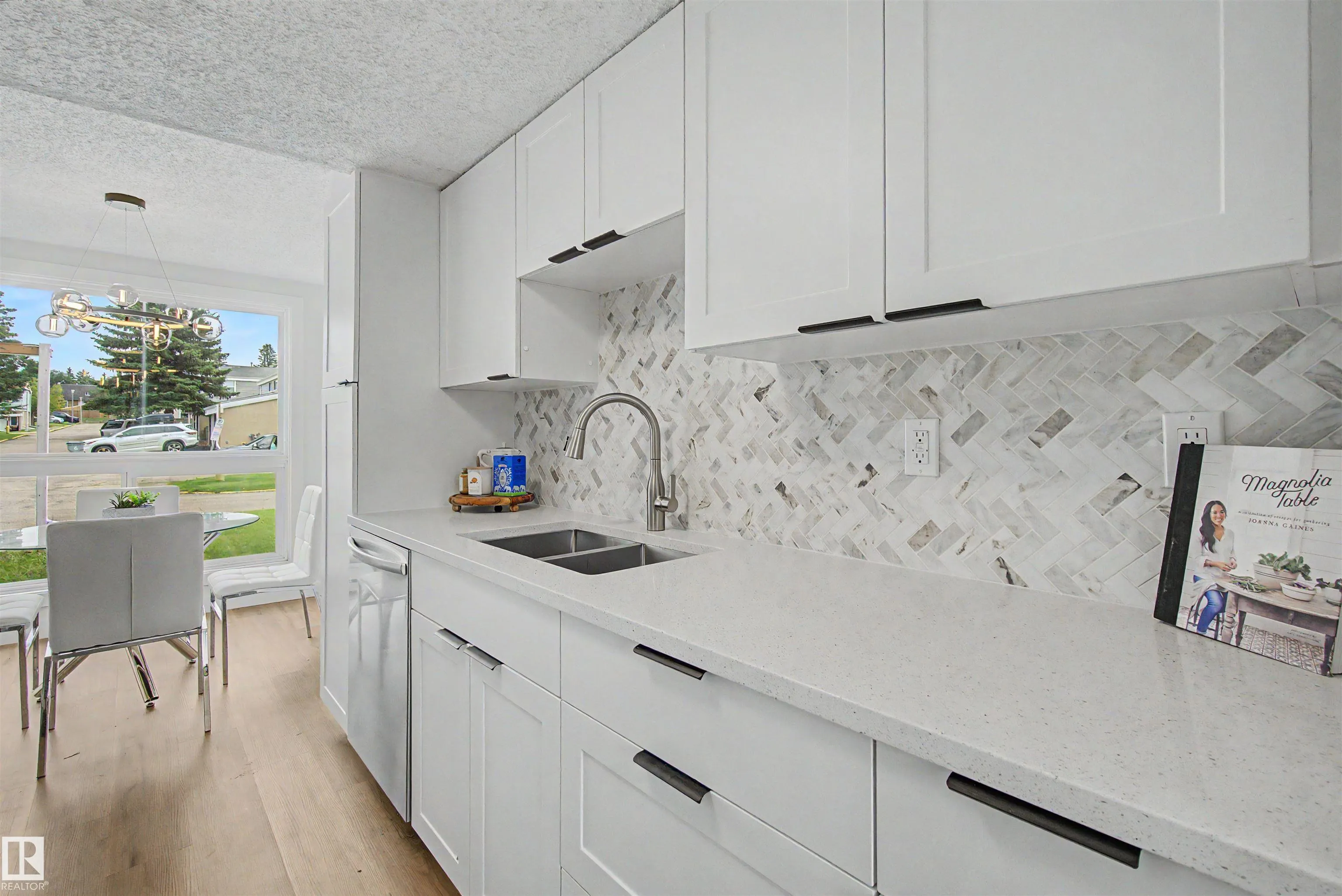 215 GRANDIN Village