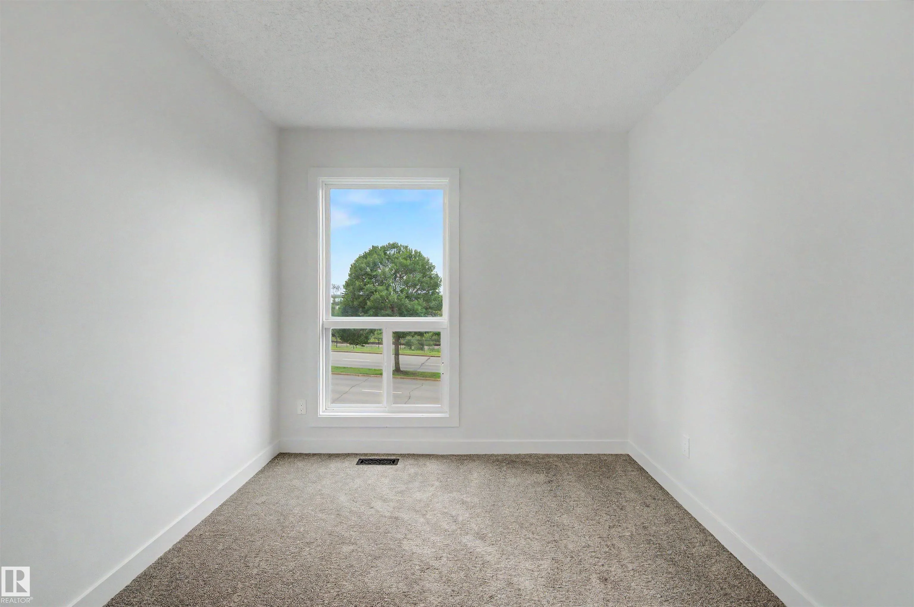 215 GRANDIN Village