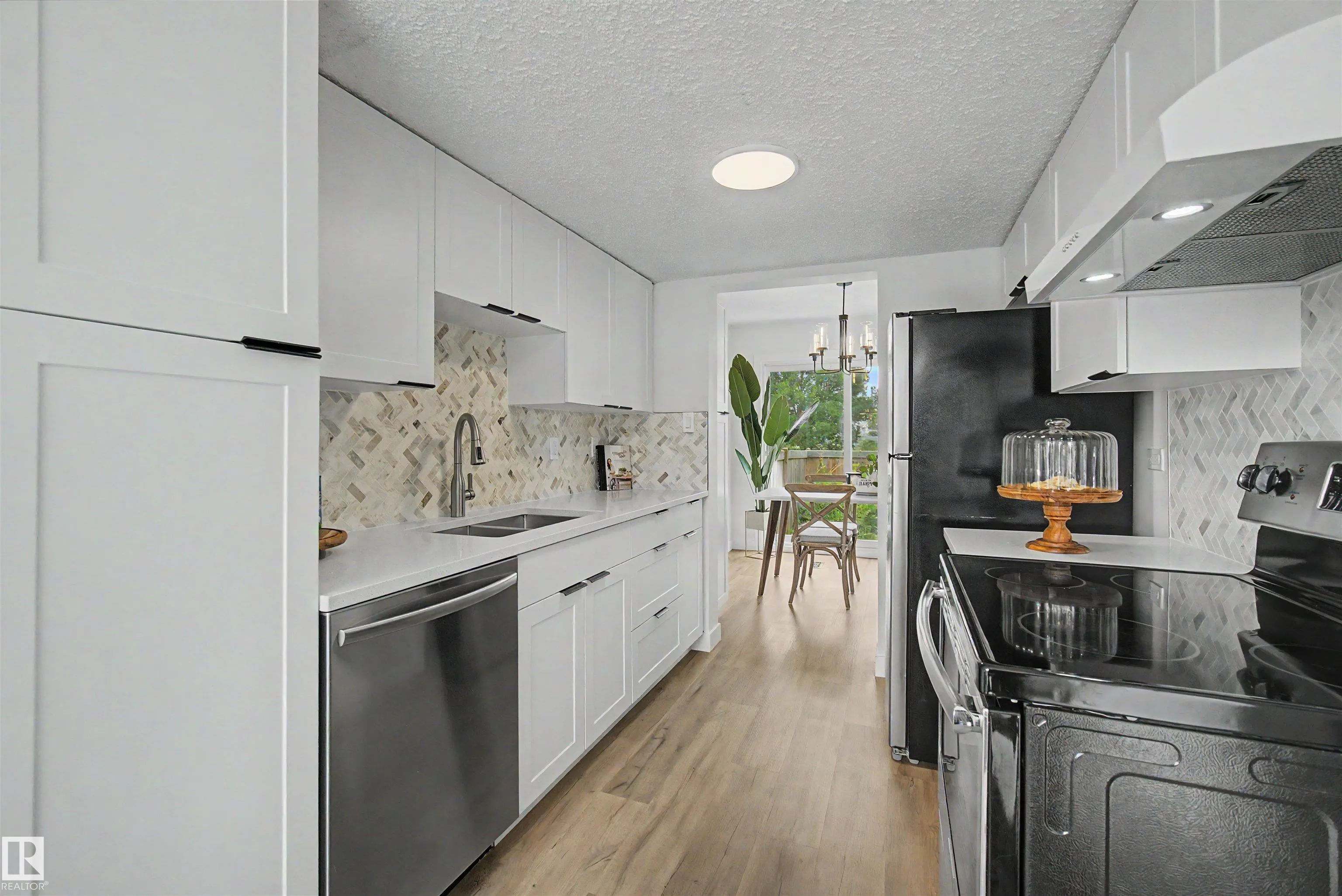 215 GRANDIN Village