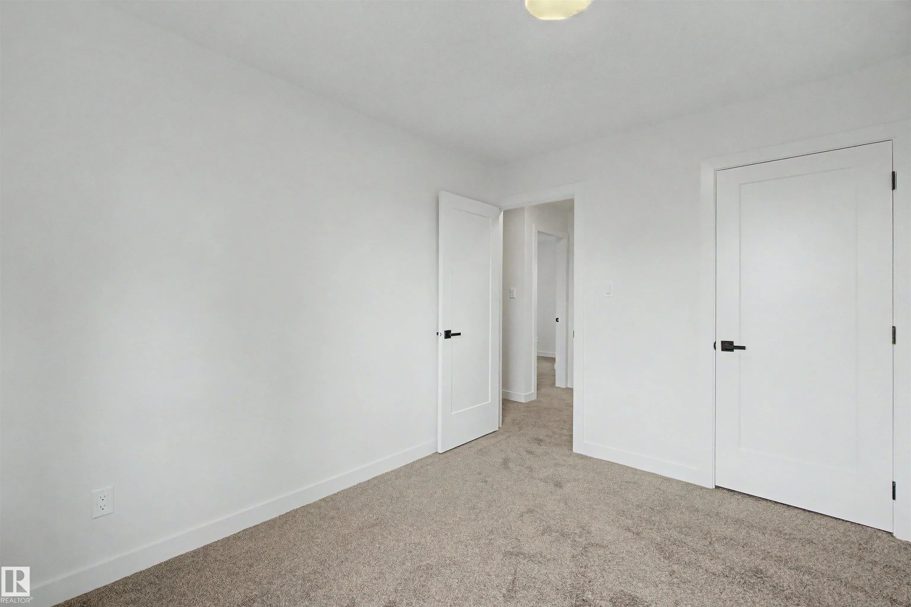 215 GRANDIN Village
