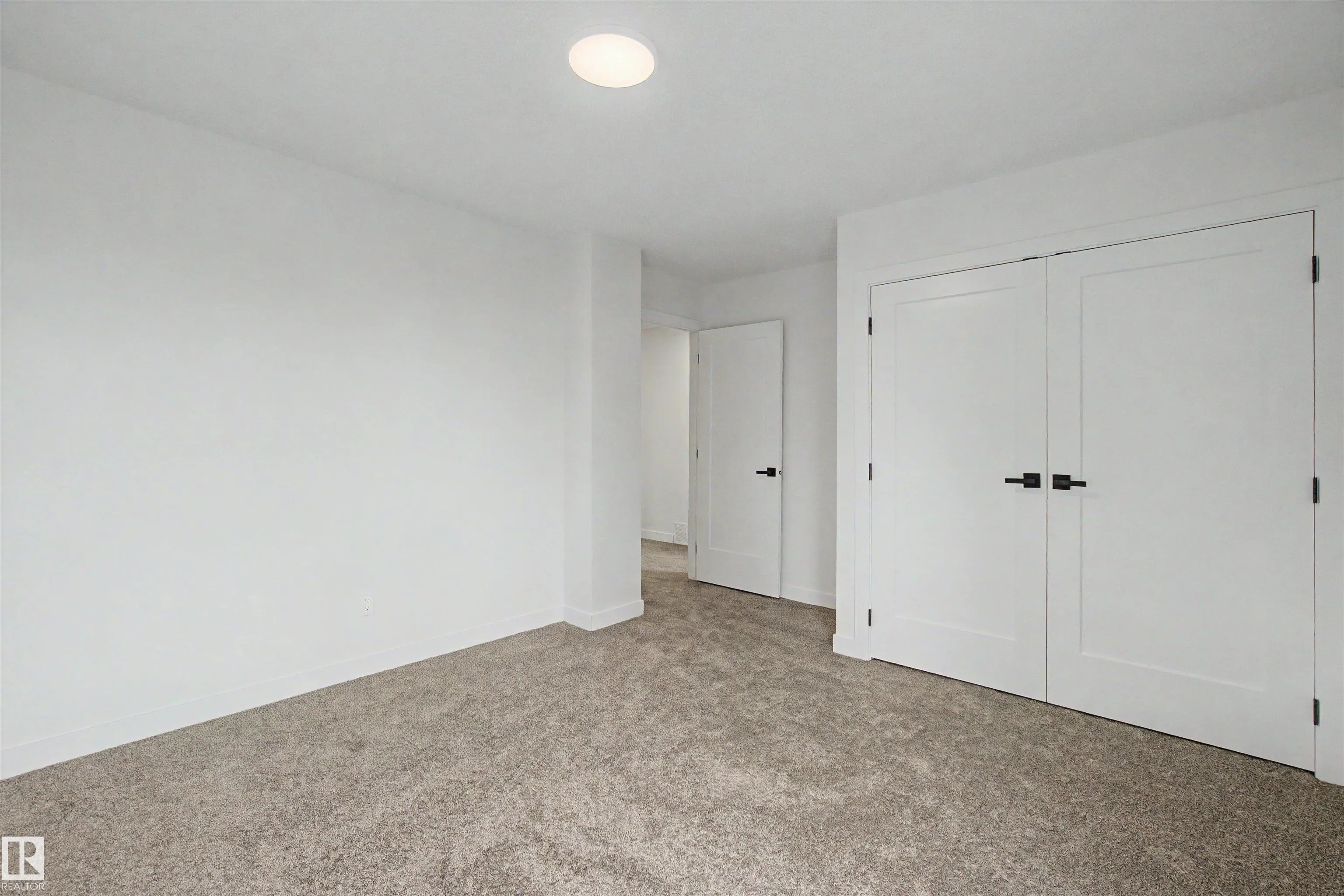 215 GRANDIN Village