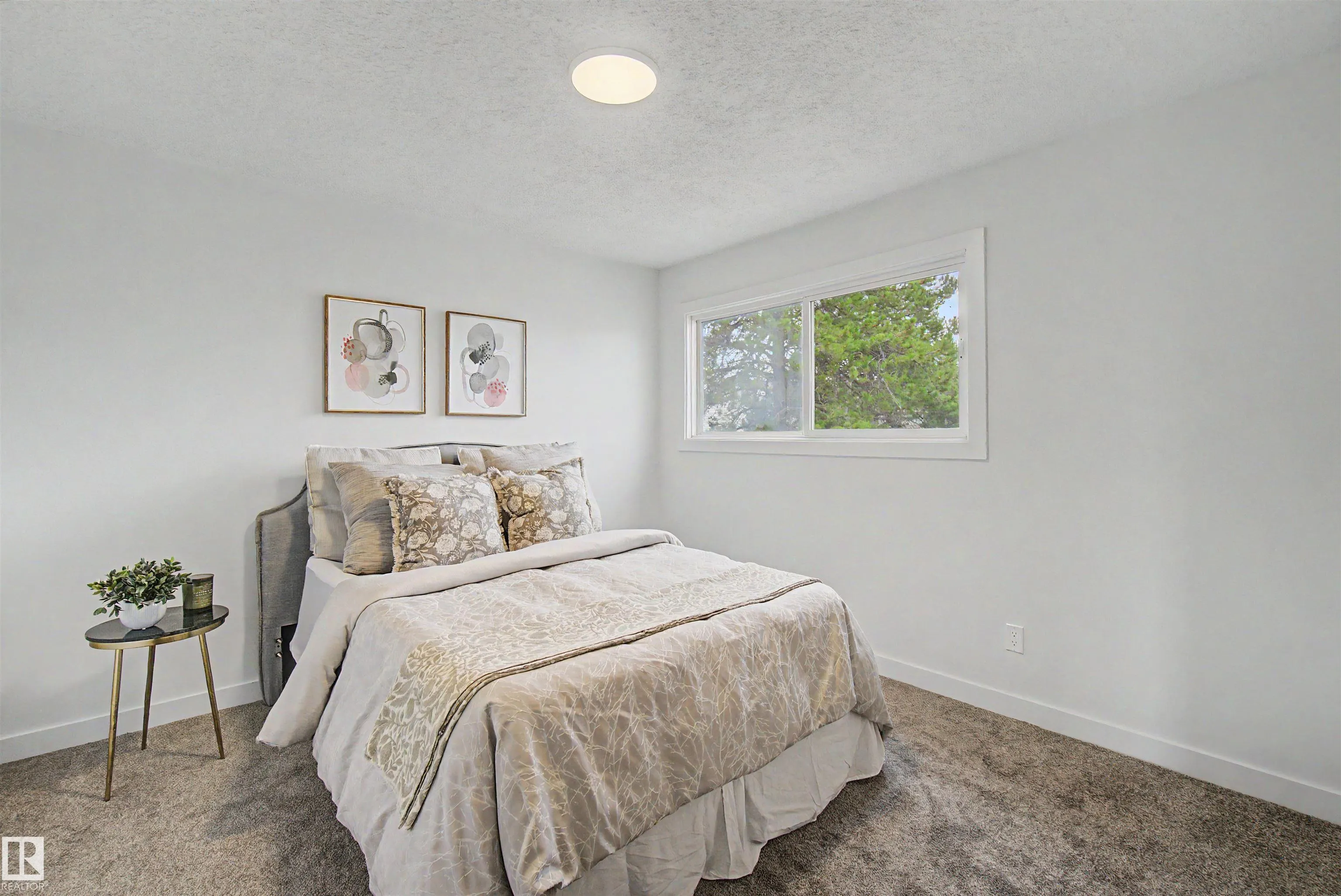 215 GRANDIN Village