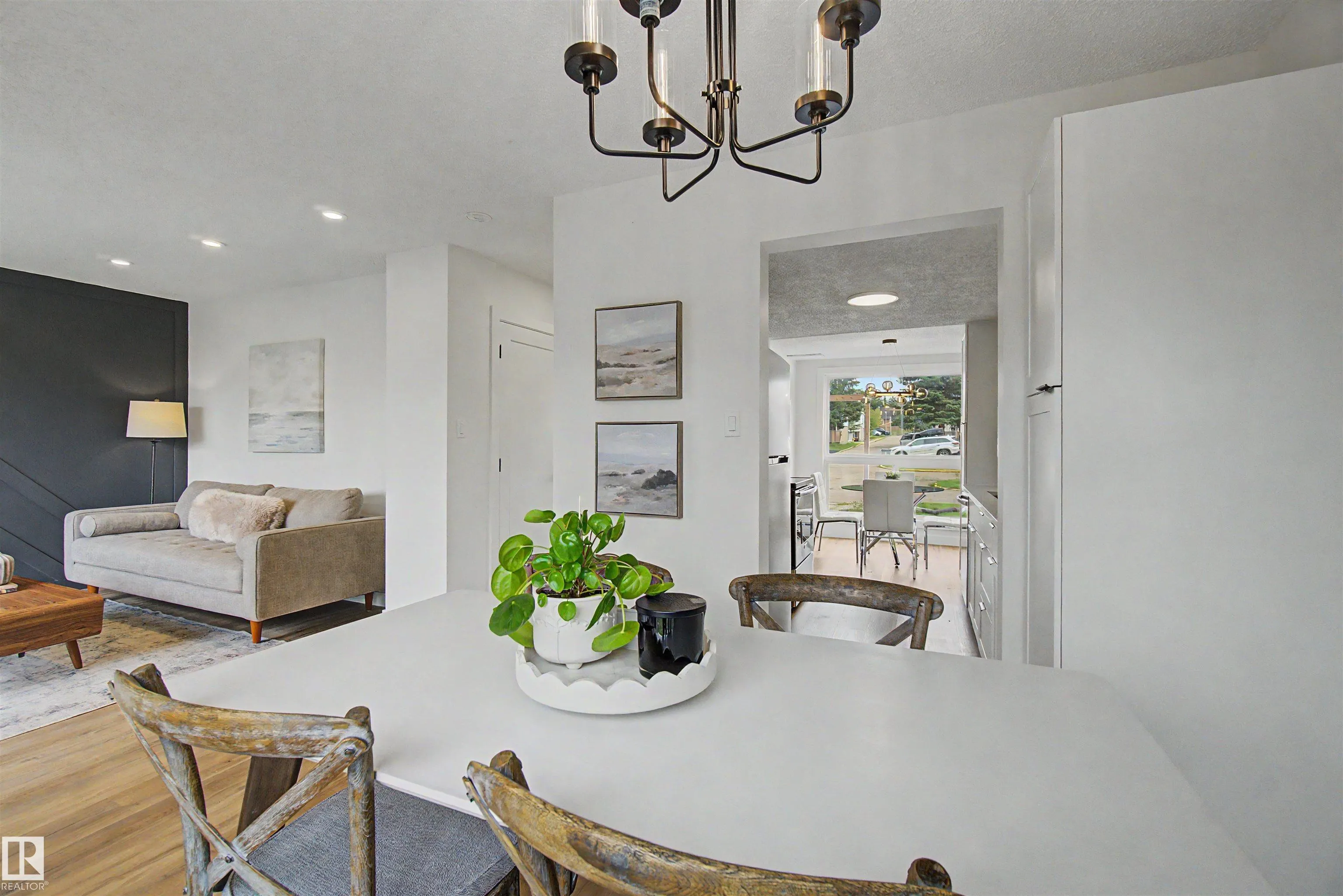 215 GRANDIN Village