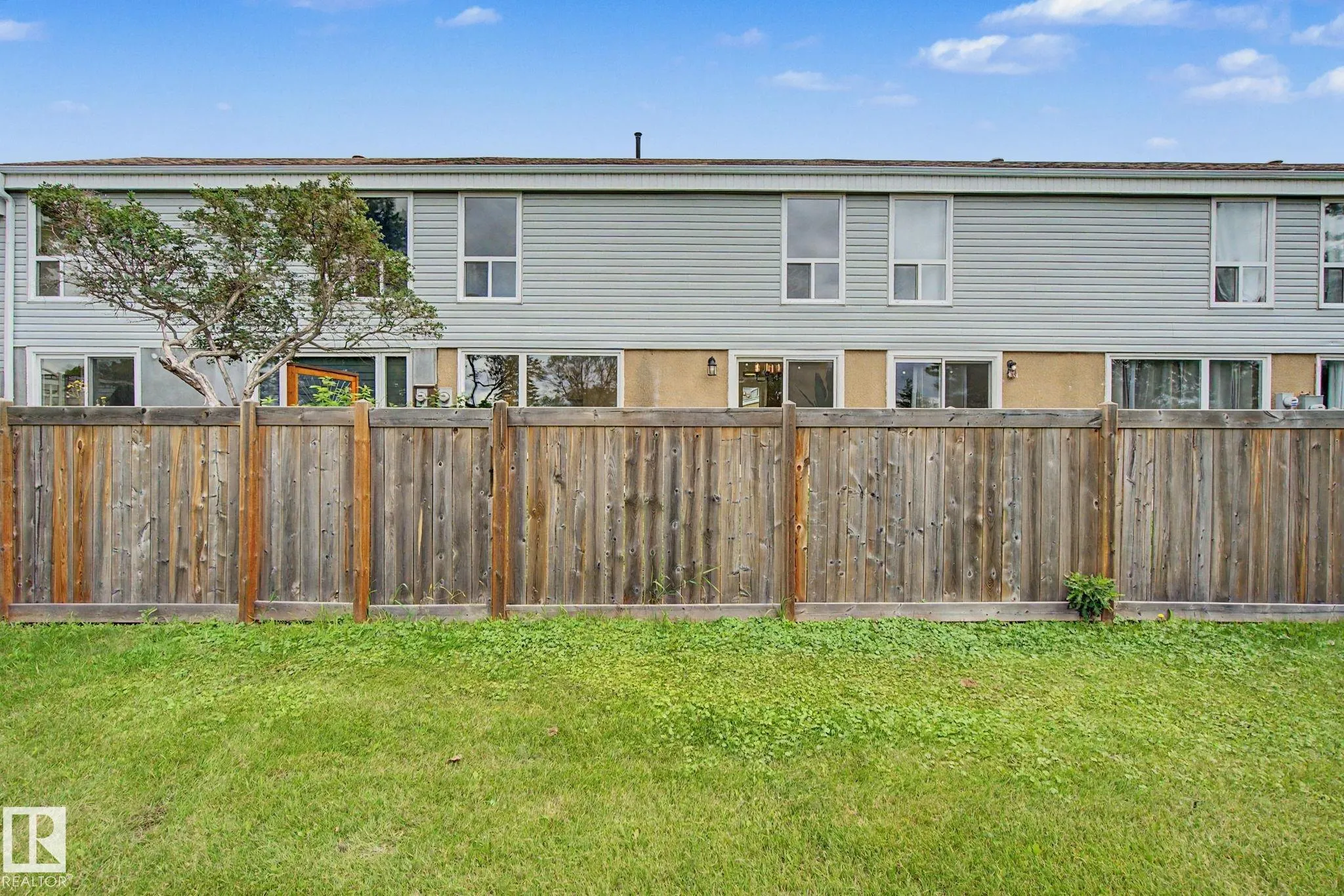 215 GRANDIN Village