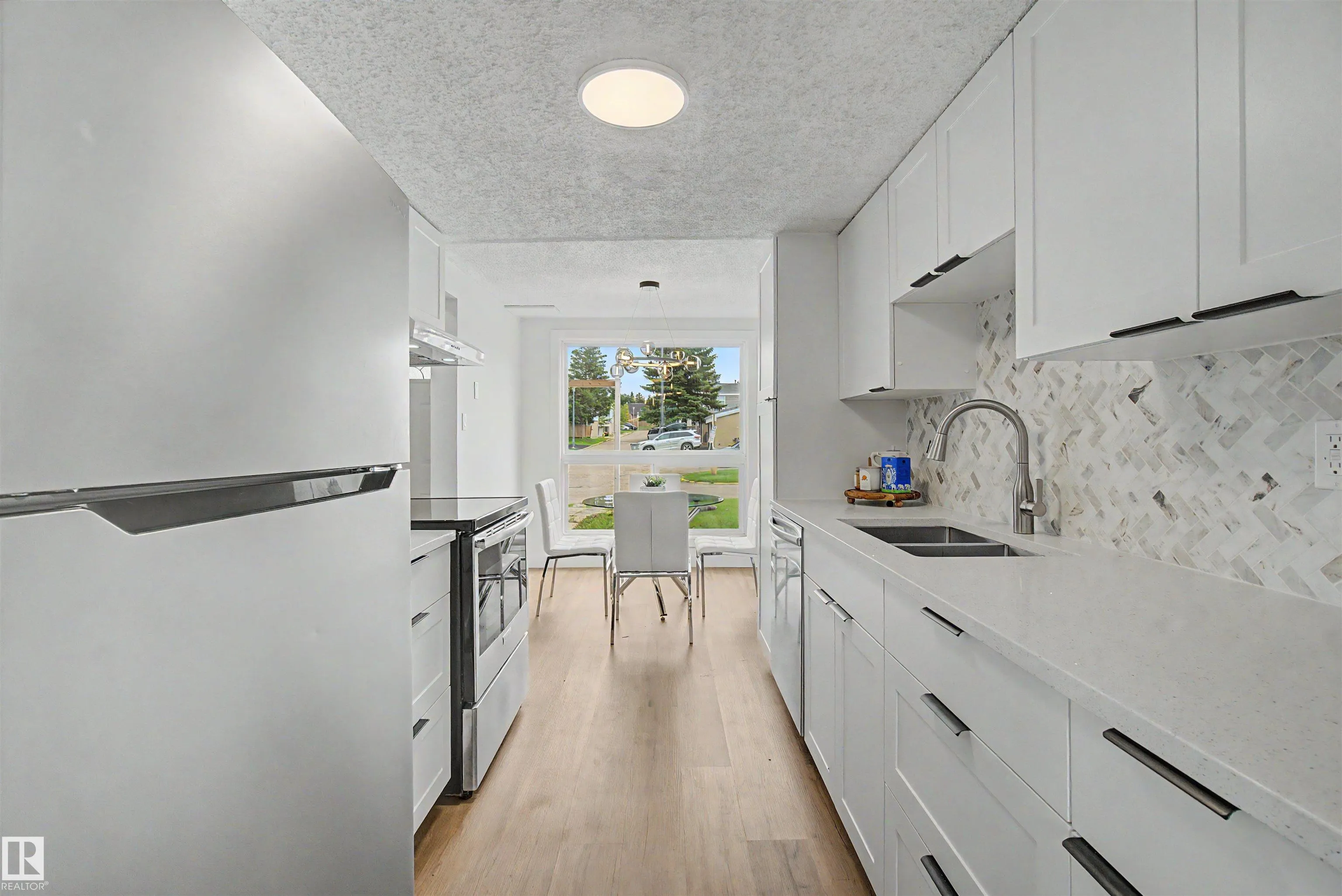 215 GRANDIN Village